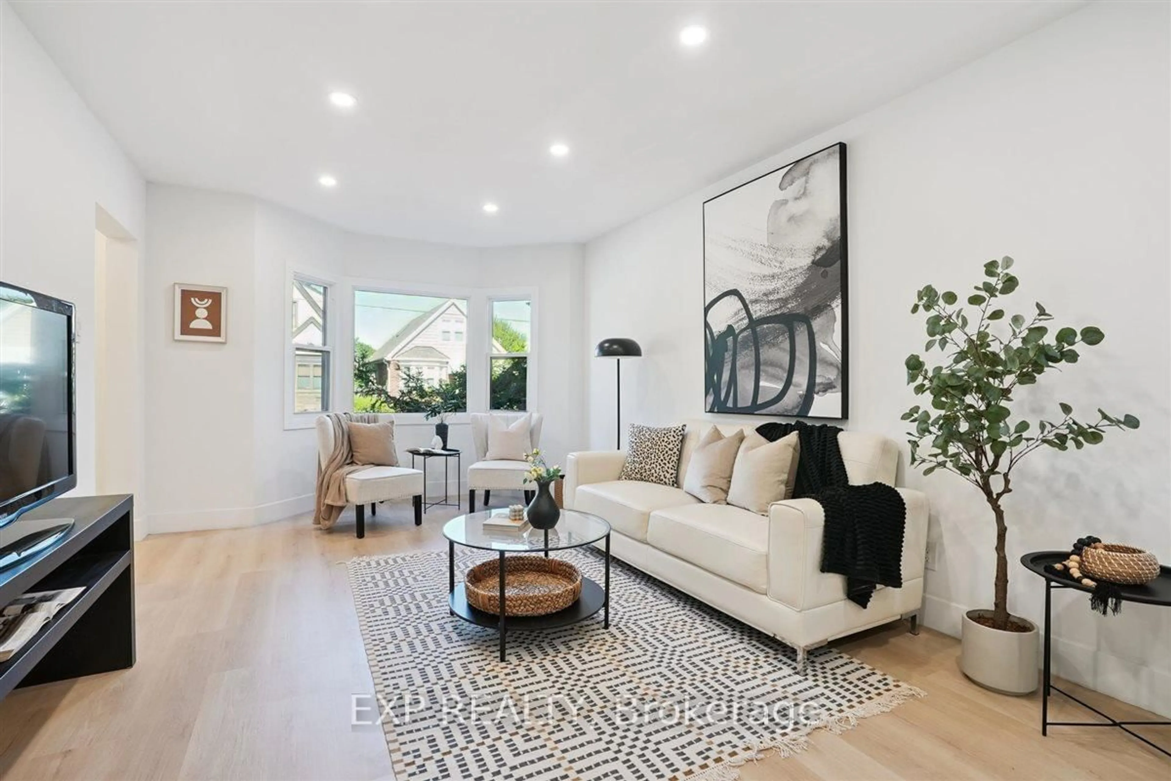 Living room with furniture, unknown for 41 Cameron Ave, Hamilton Ontario L8K 2X1