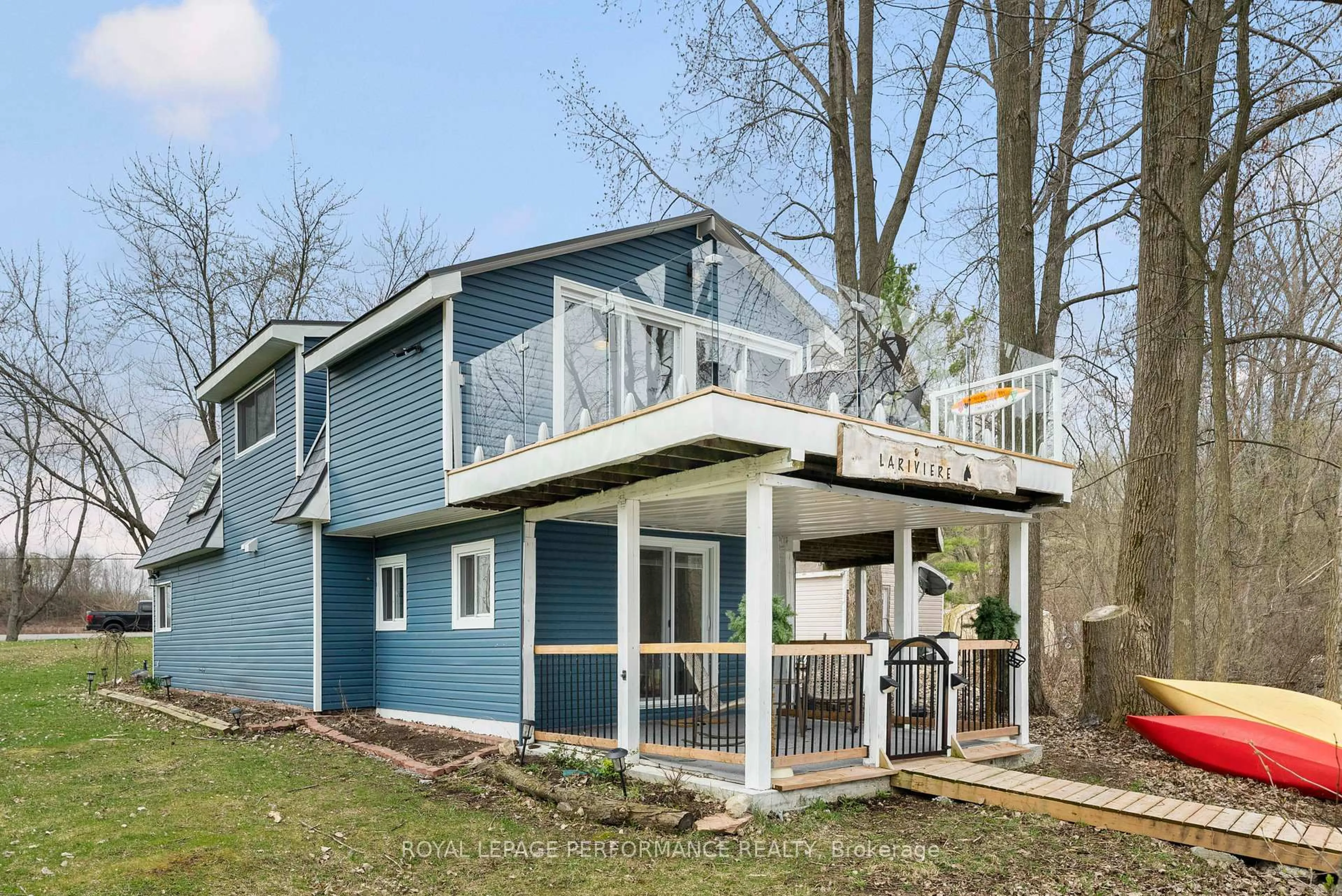 Home with vinyl exterior material, water/lake/river/ocean view for 1930 Sunbury Rd, Inverary Ontario K0H 1X0