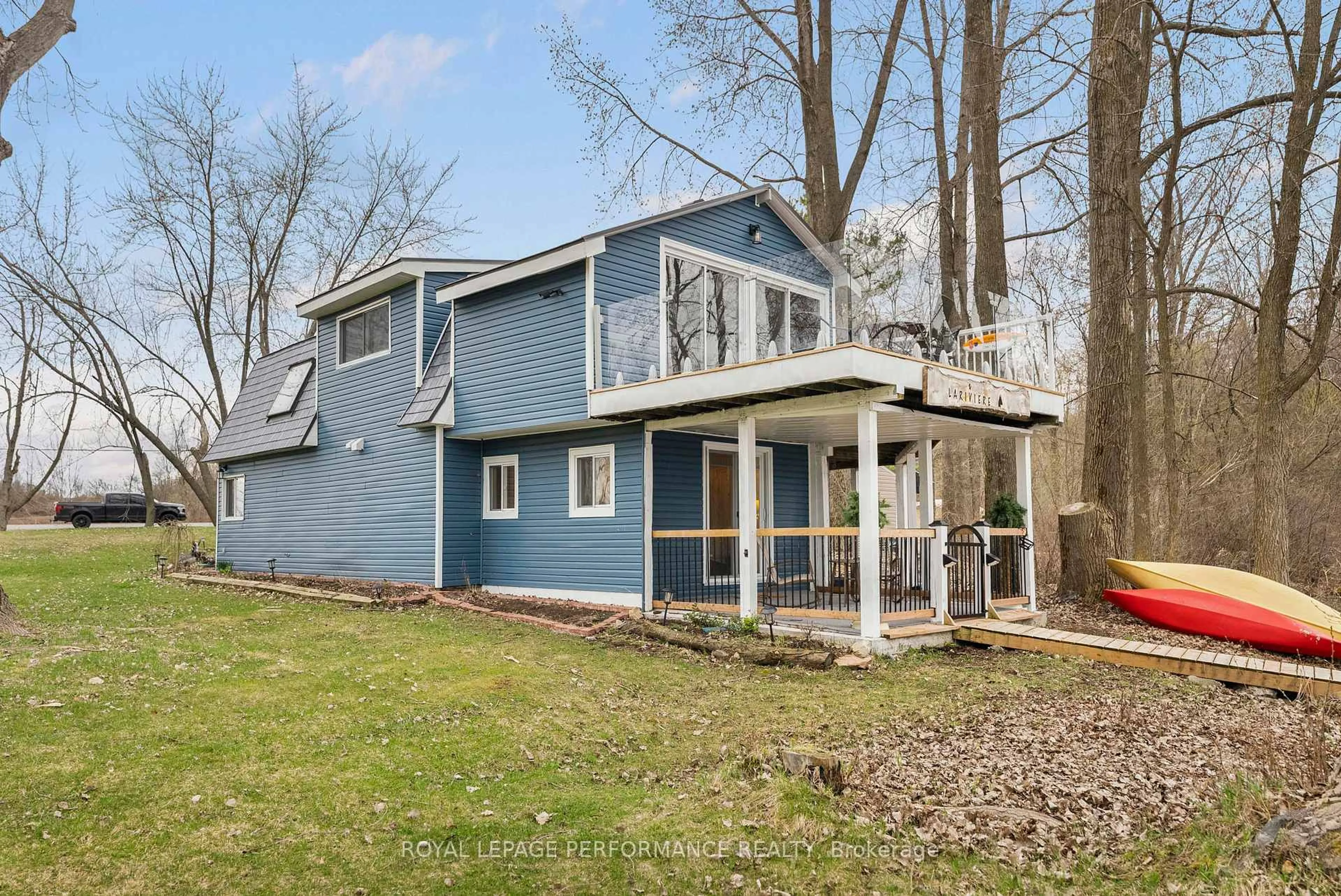 Home with vinyl exterior material, water/lake/river/ocean view for 1930 Sunbury Rd, Inverary Ontario K0H 1X0