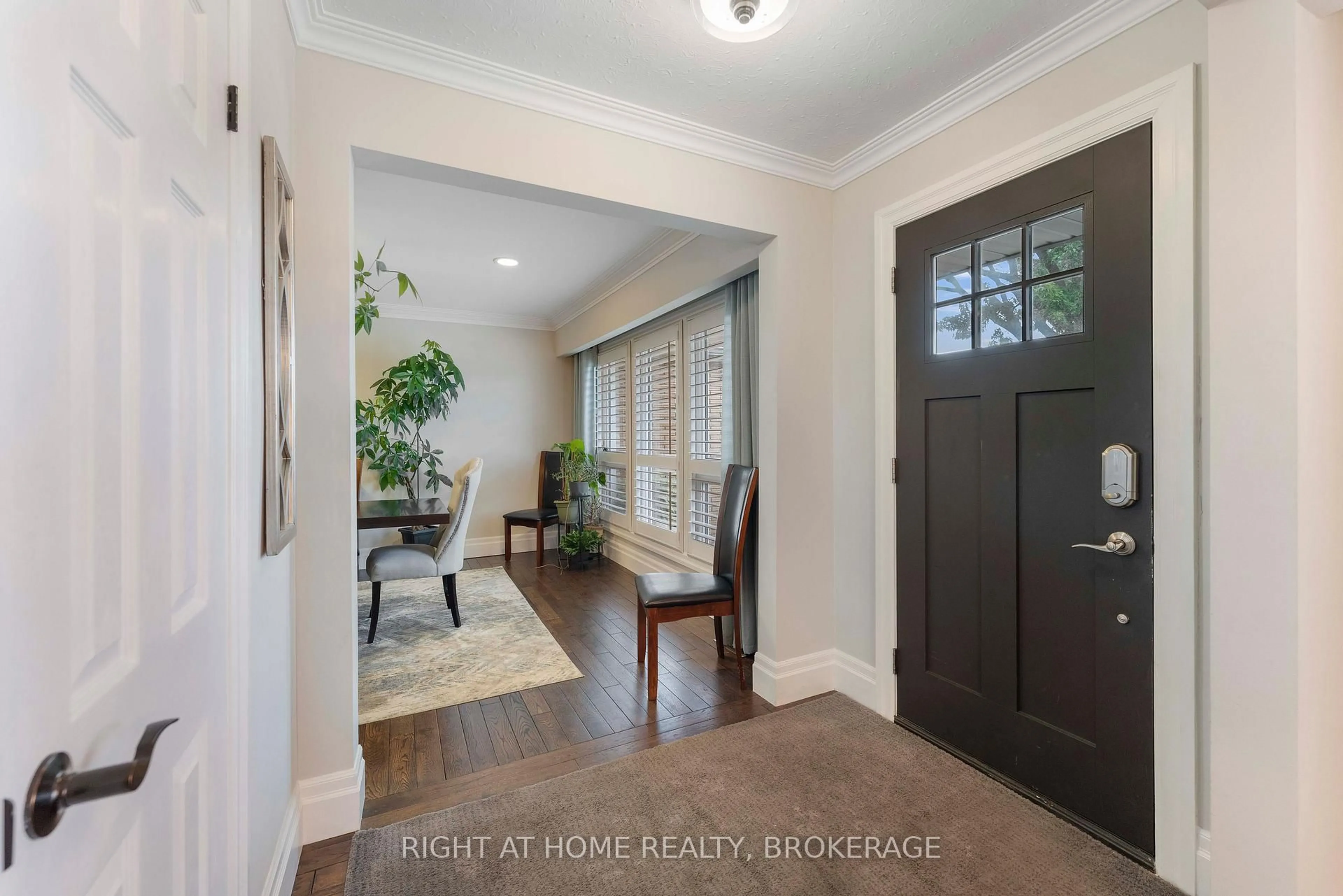 Indoor entryway for 57 Metcalfe St, Thorold Ontario L2V 3A2