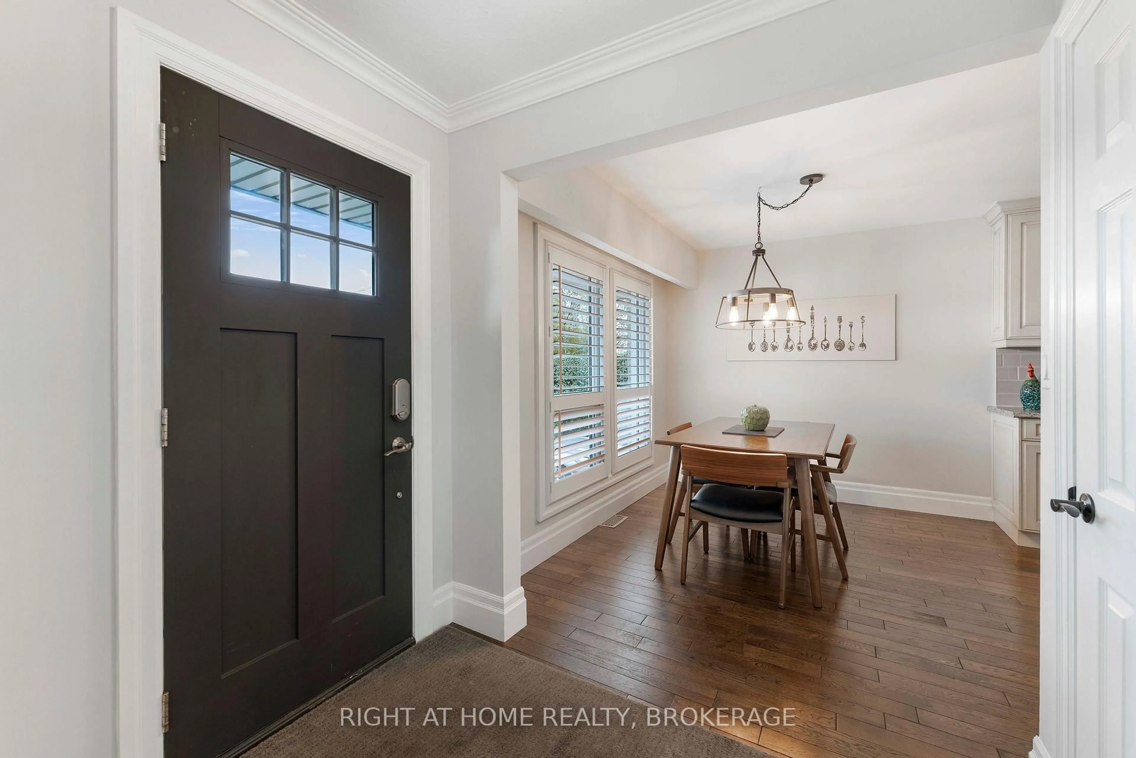 Indoor entryway for 57 Metcalfe St, Thorold Ontario L2V 3A2