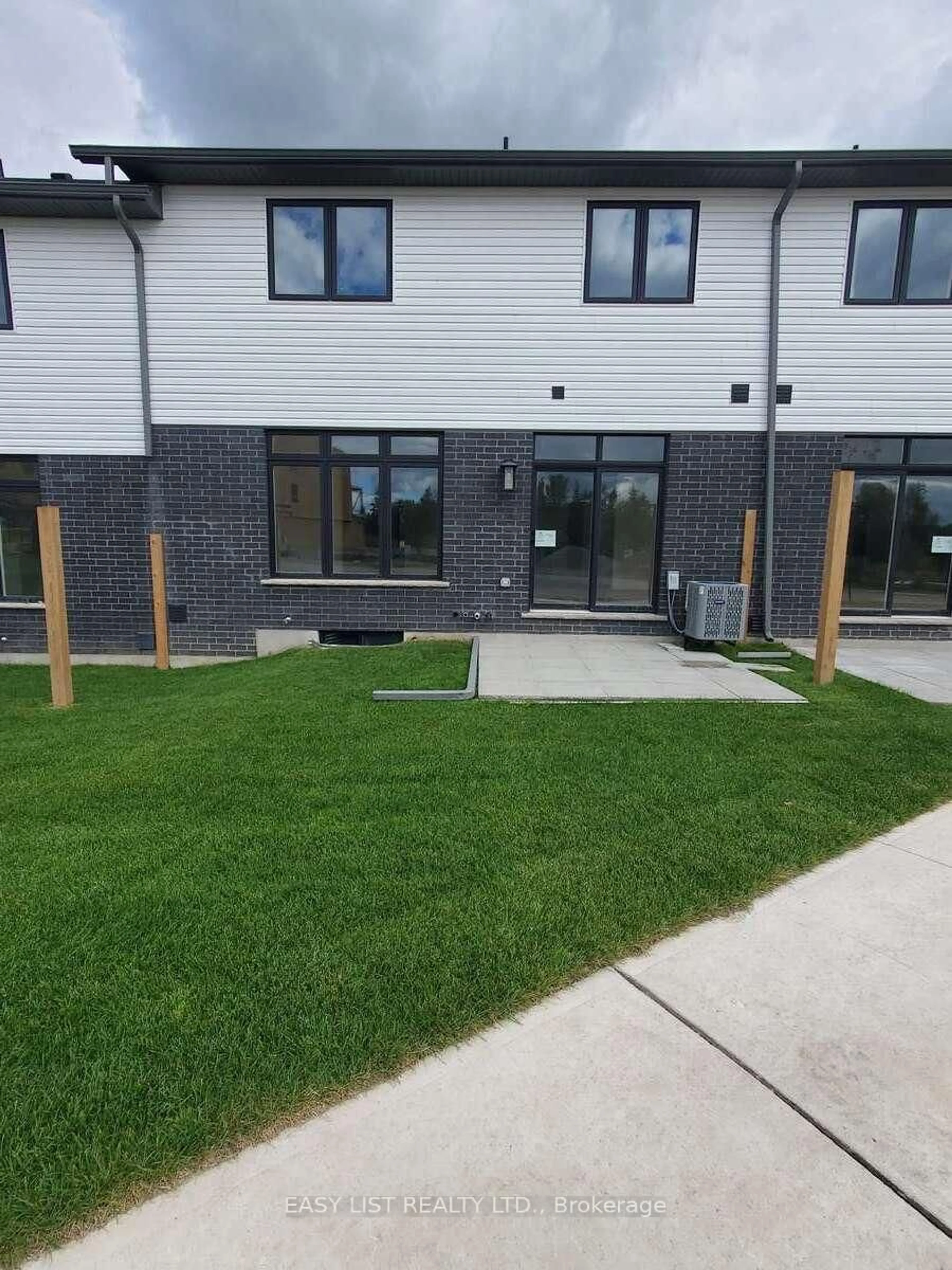 Patio, unknown for 55 Teal Dr #41, Guelph Ontario N1C 1G4