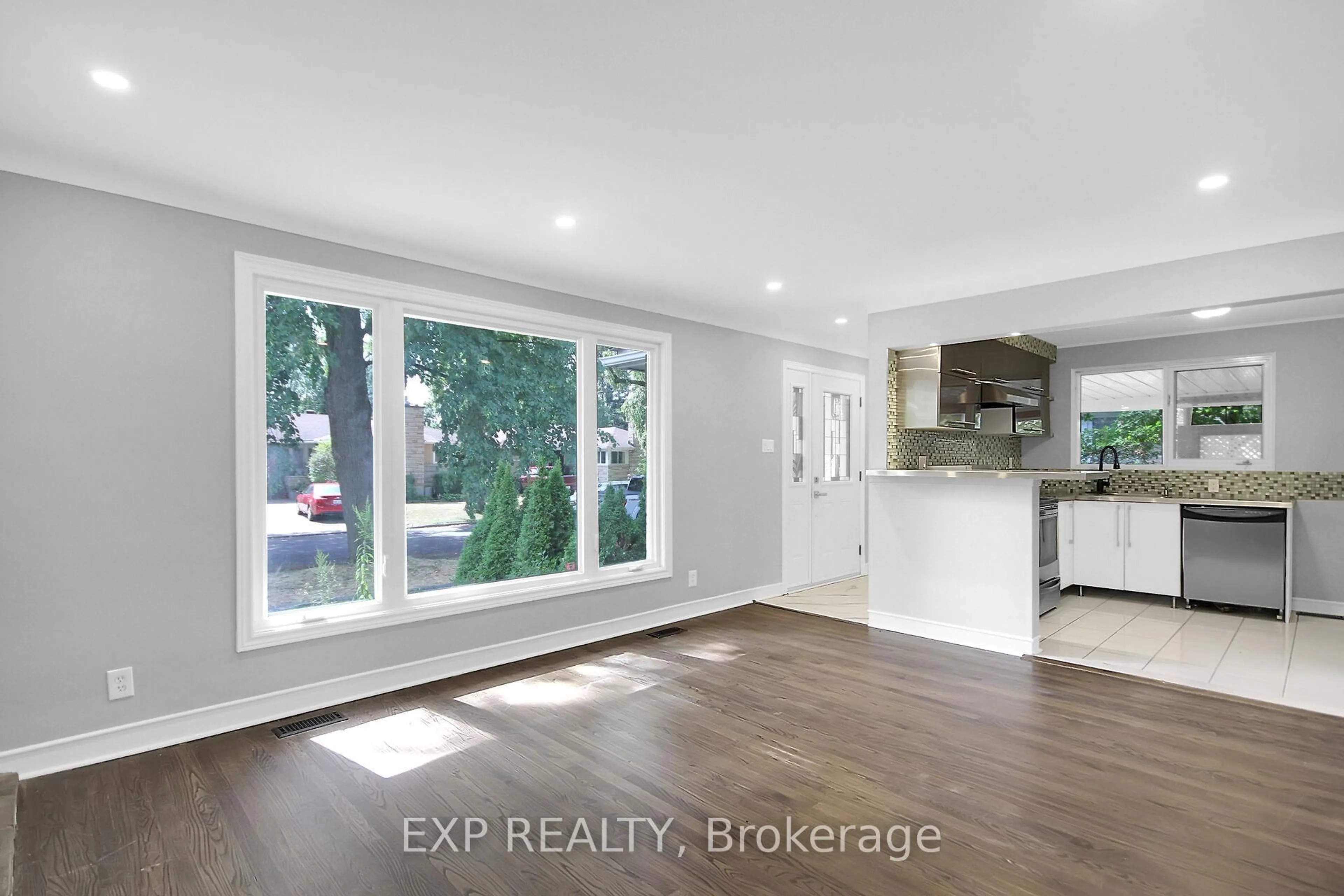 Open concept kitchen, unknown for 2247 Miramichi St, Ottawa Ontario K2C 0Z1