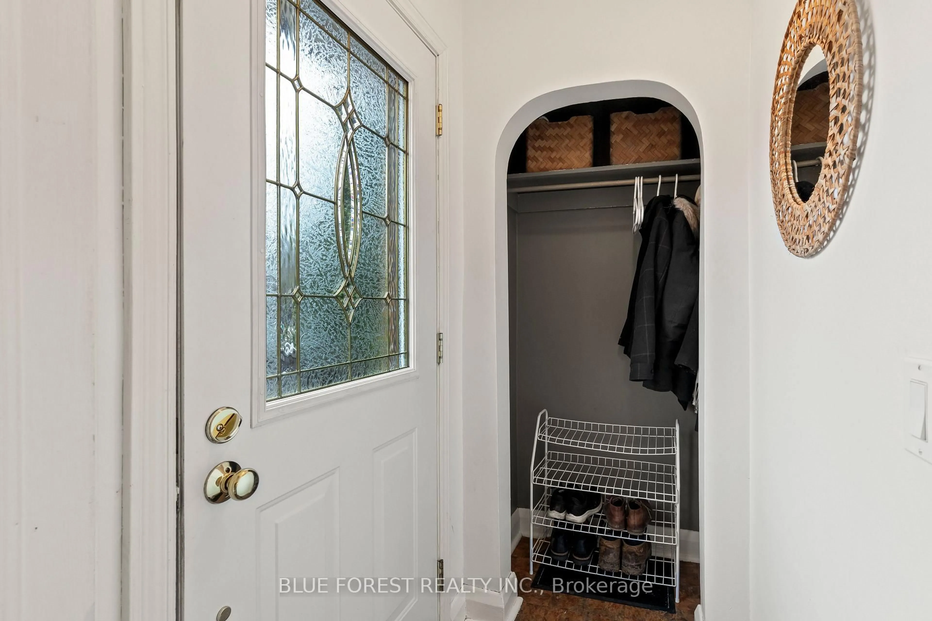 Indoor entryway for 325 Emery St, London South Ontario N6C 2E4