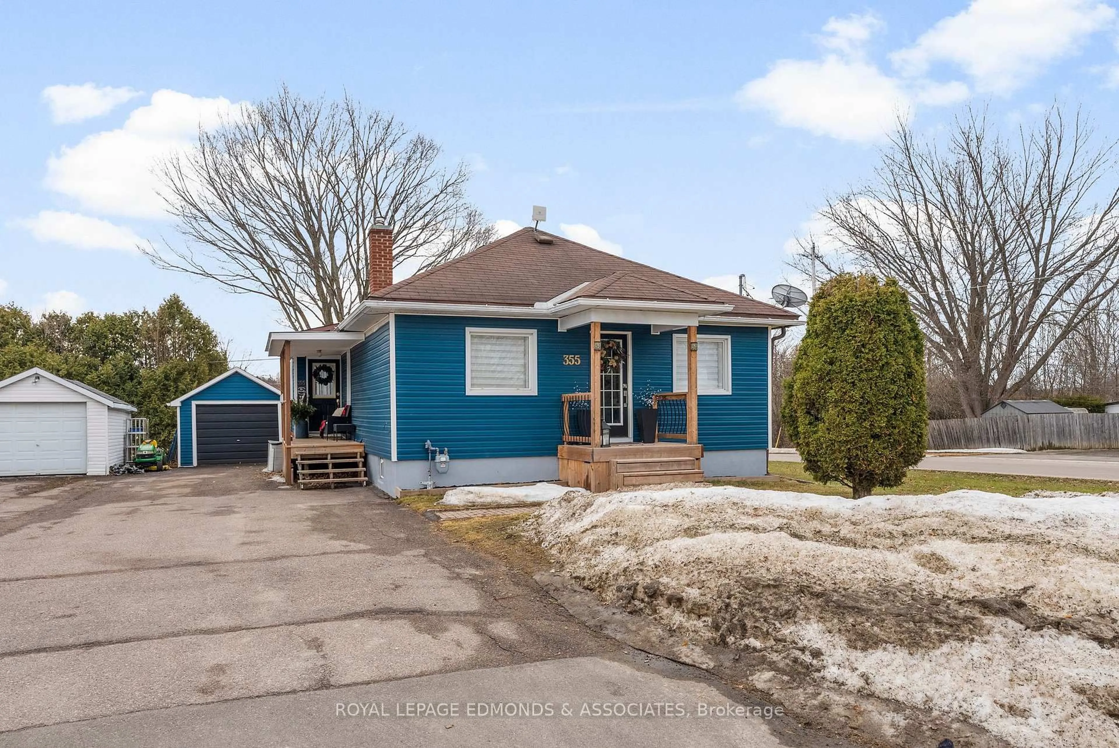 A pic from outside/outdoor area/front of a property/back of a property/a pic from drone, street for 355 Joffre Ave, Renfrew Ontario K7V 3L6