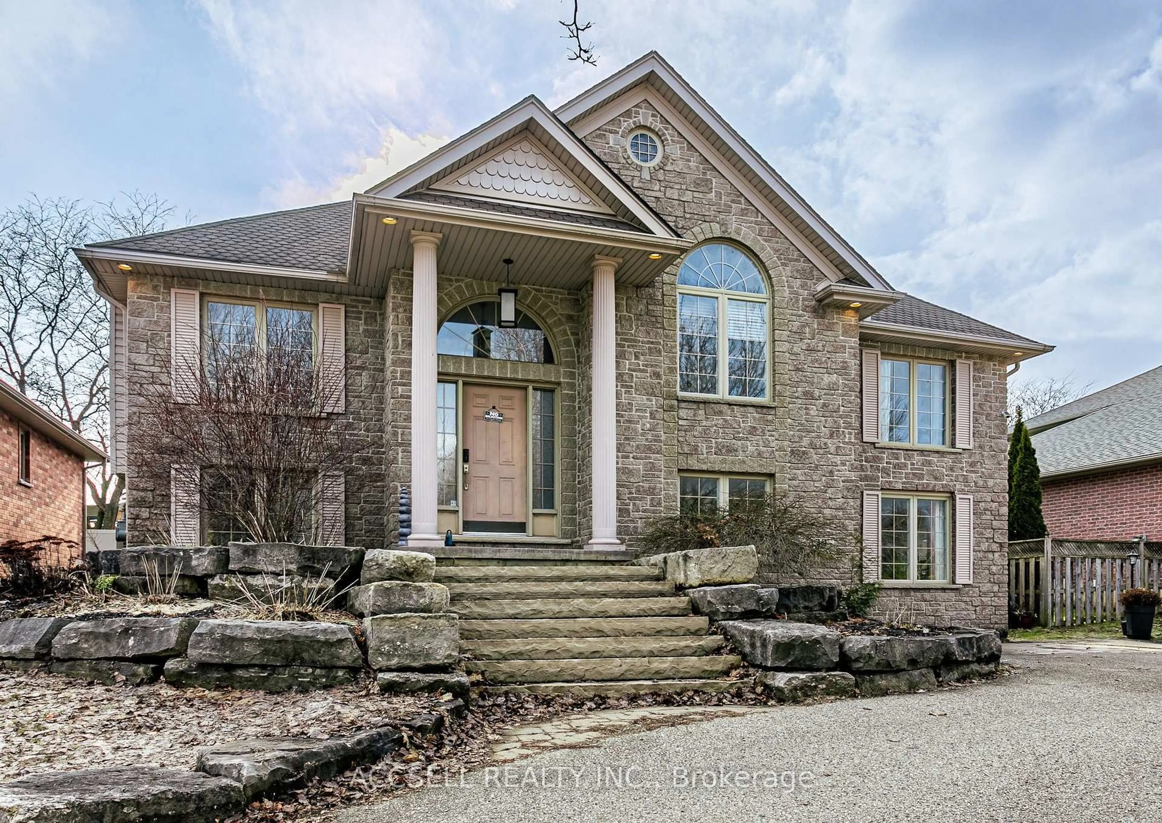 Home with brick exterior material, unknown for 439 Broadway St, Tillsonburg Ontario N4G 3S8