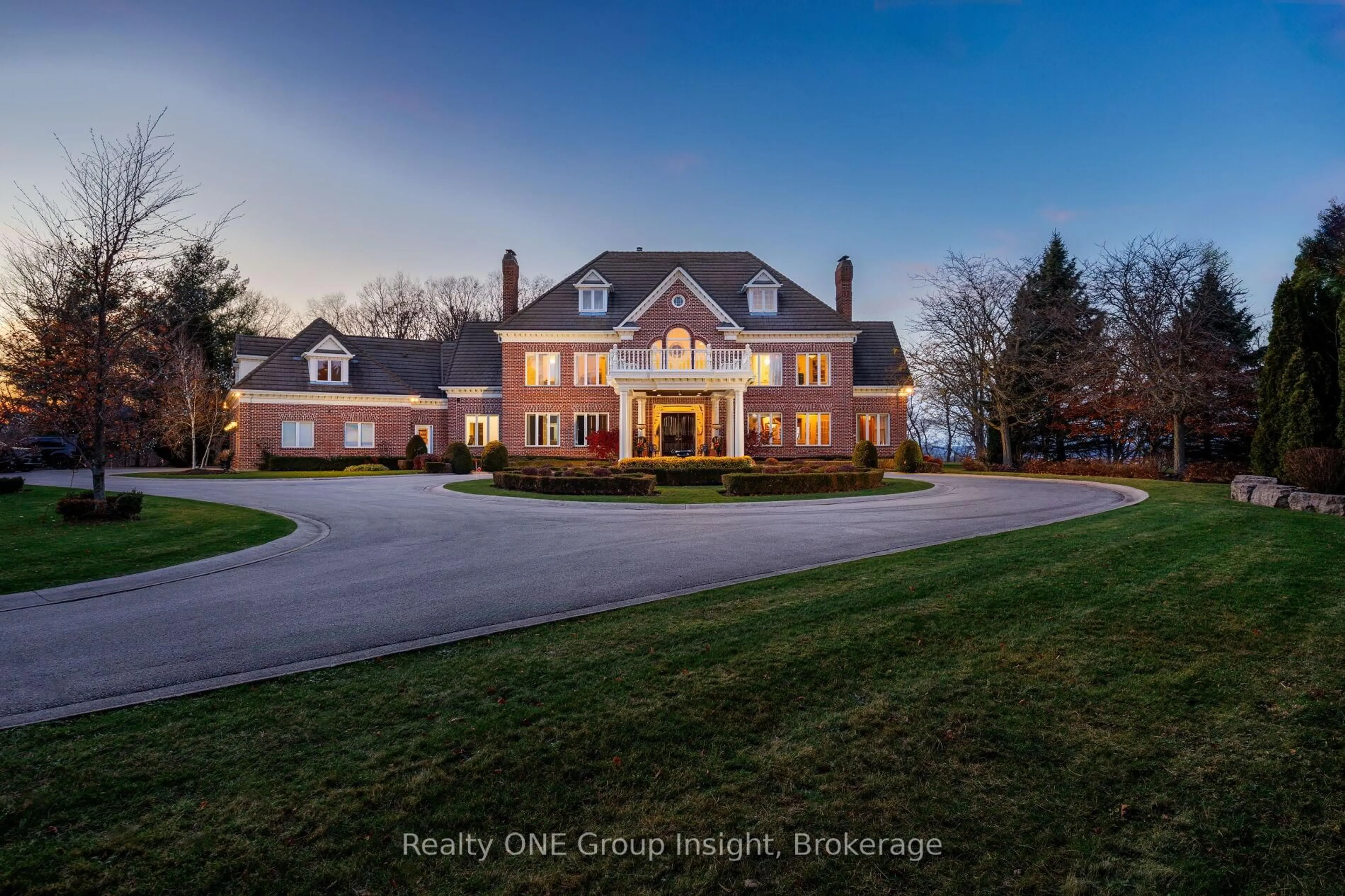 A pic from outside/outdoor area/front of a property/back of a property/a pic from drone, unknown for 75 Ridge Rd, Hamilton Ontario L8J 2V9