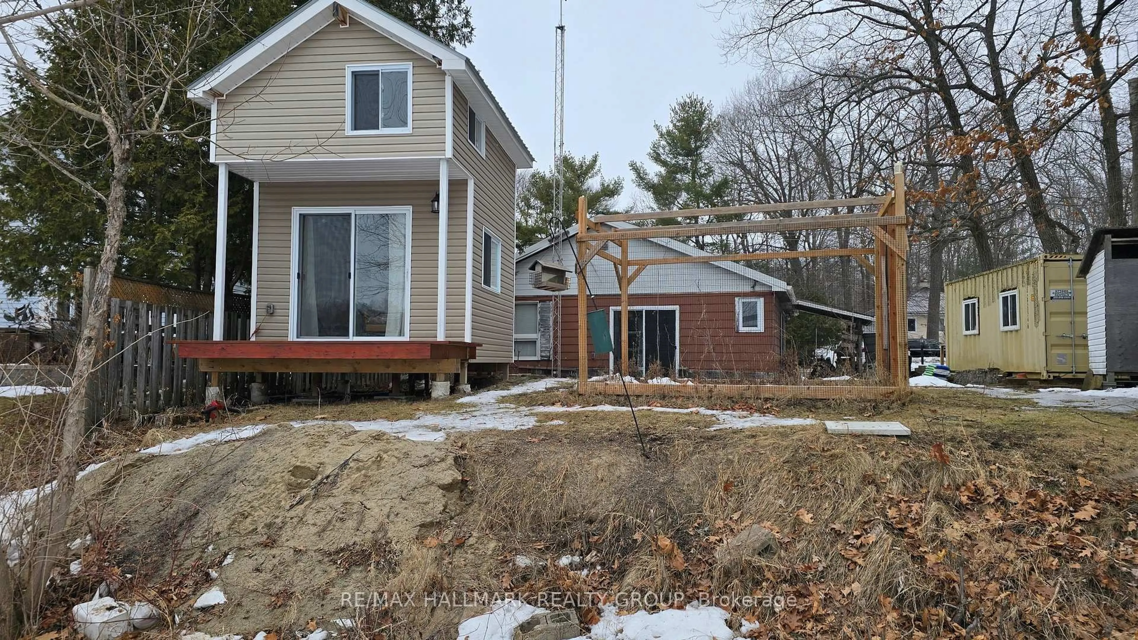 A pic from outside/outdoor area/front of a property/back of a property/a pic from drone, unknown for 1236 Bayview Dr, Ottawa Ontario K0A 3M0