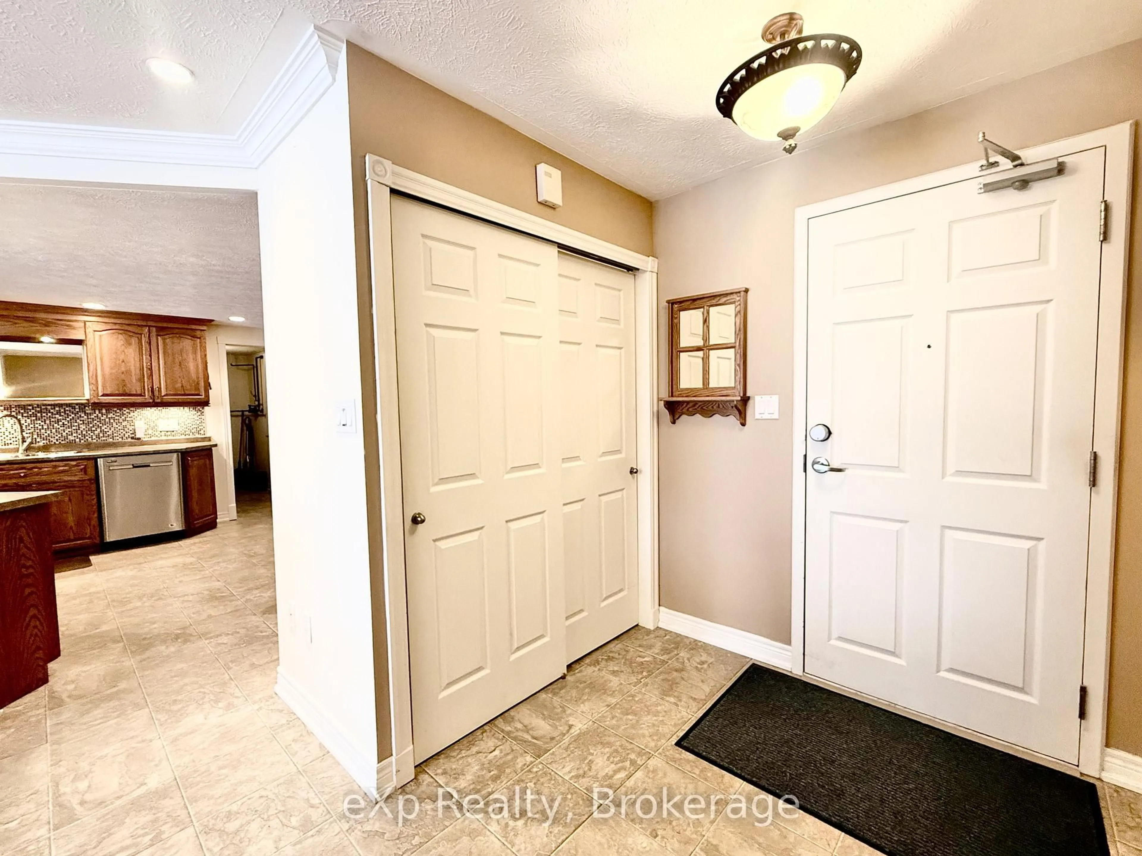 Indoor entryway for 125 William St #203, Brockton Ontario N0G 2V0