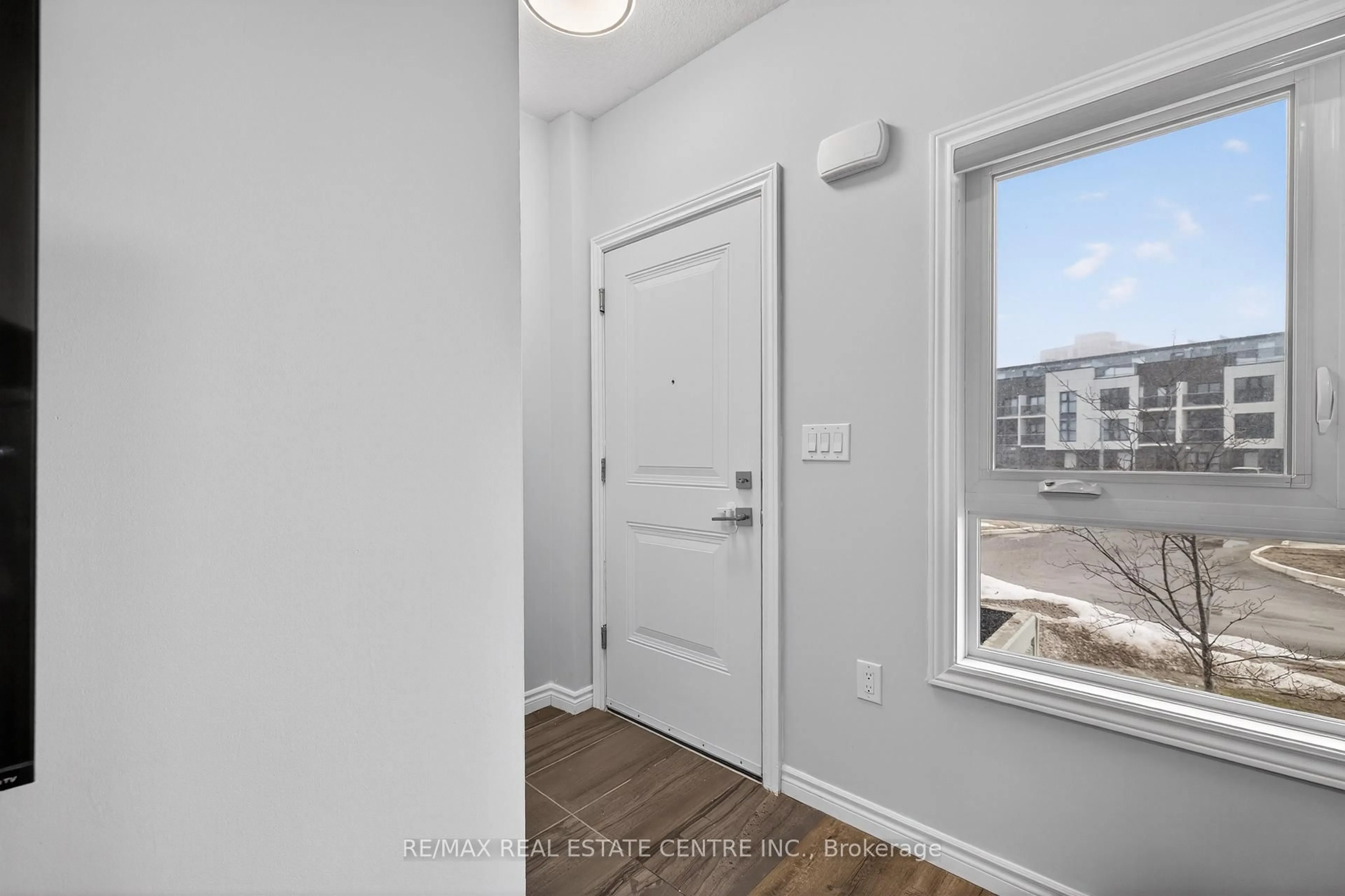 Indoor entryway for 1430 Highland Rd #30 C, Kitchener Ontario N2N 0C3