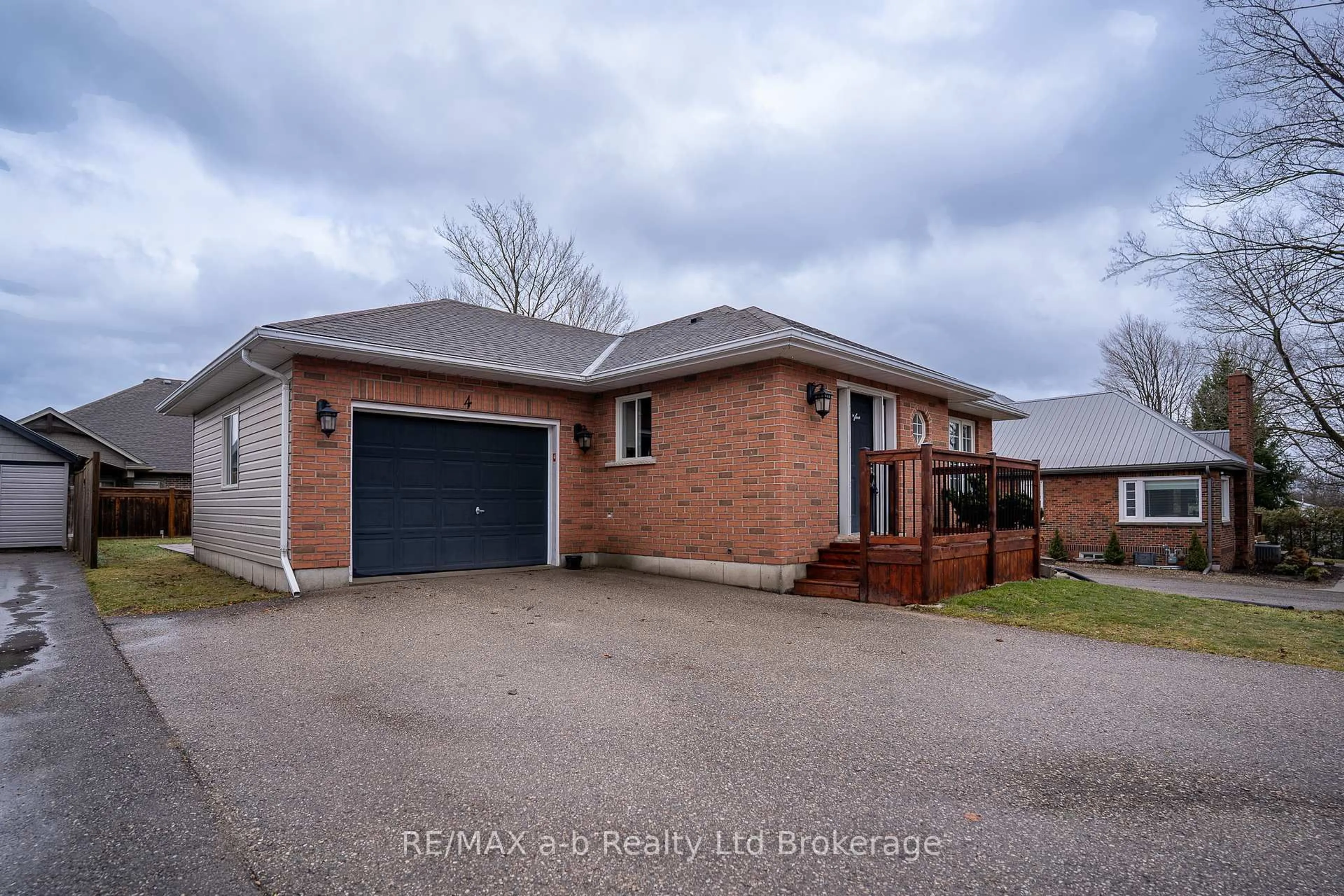 Home with brick exterior material, building for 4 GEORGE St, Norwich Ontario N0J 1P0