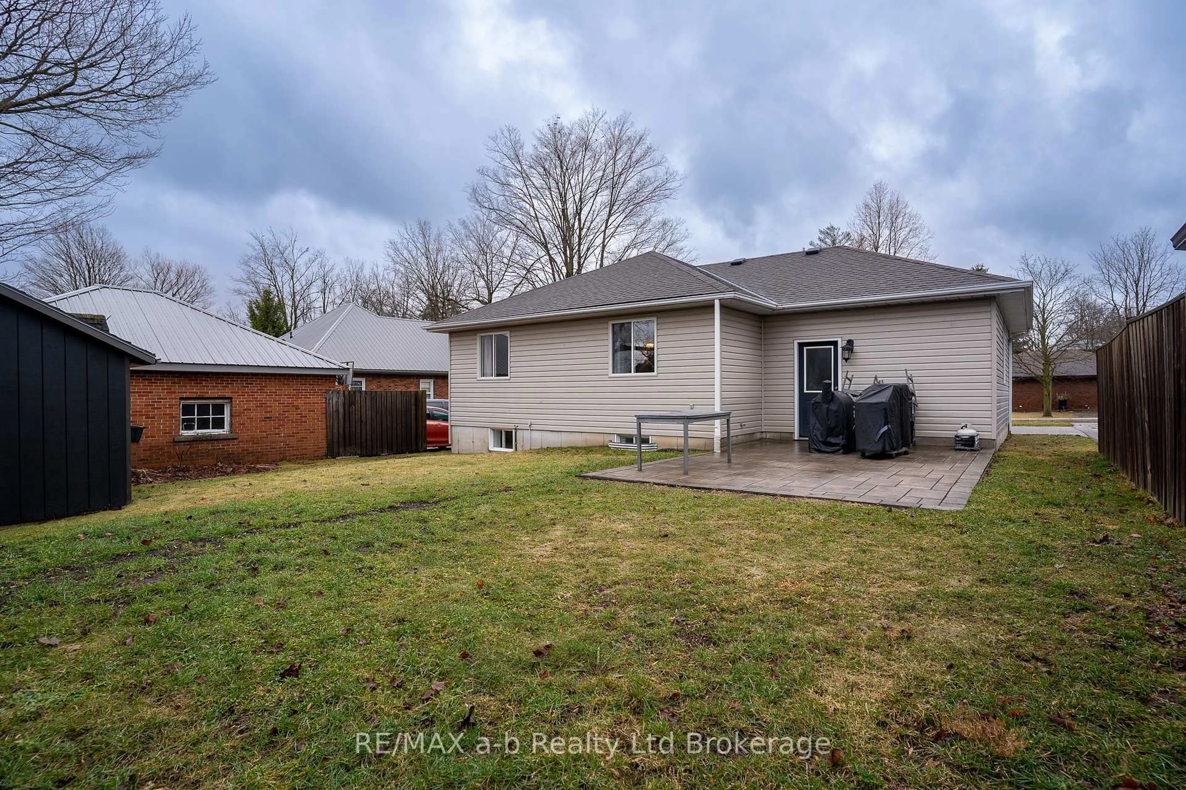 A pic from outside/outdoor area/front of a property/back of a property/a pic from drone, street for 4 GEORGE St, Norwich Ontario N0J 1P0