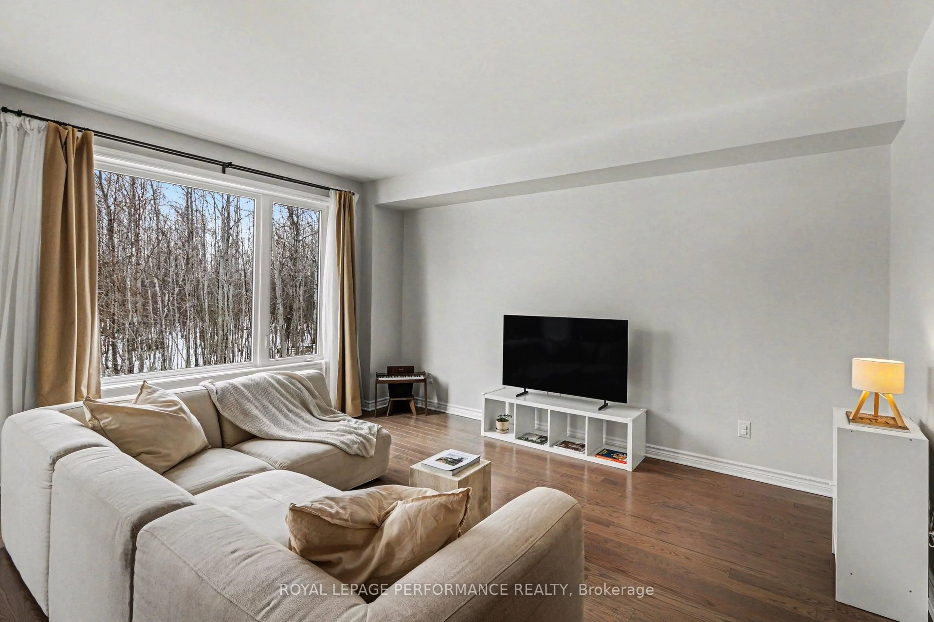 Living room with furniture, wood/laminate floor for 14 Academie St, Russell Ontario K0A 1W0