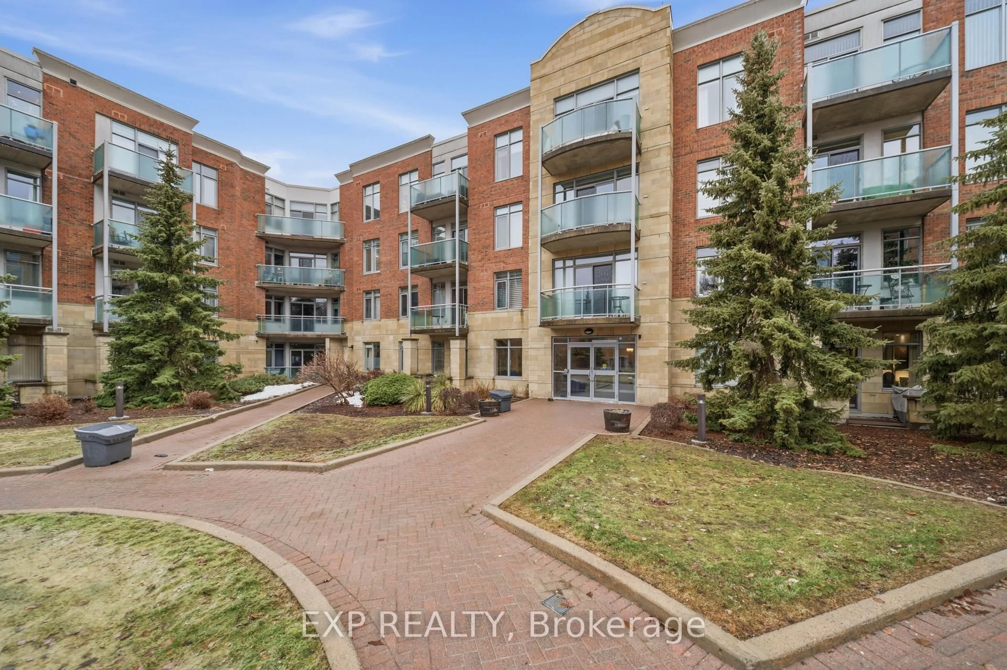 A pic from outside/outdoor area/front of a property/back of a property/a pic from drone, unknown for 205 Bolton St, Ottawa Ontario K1N 1K7