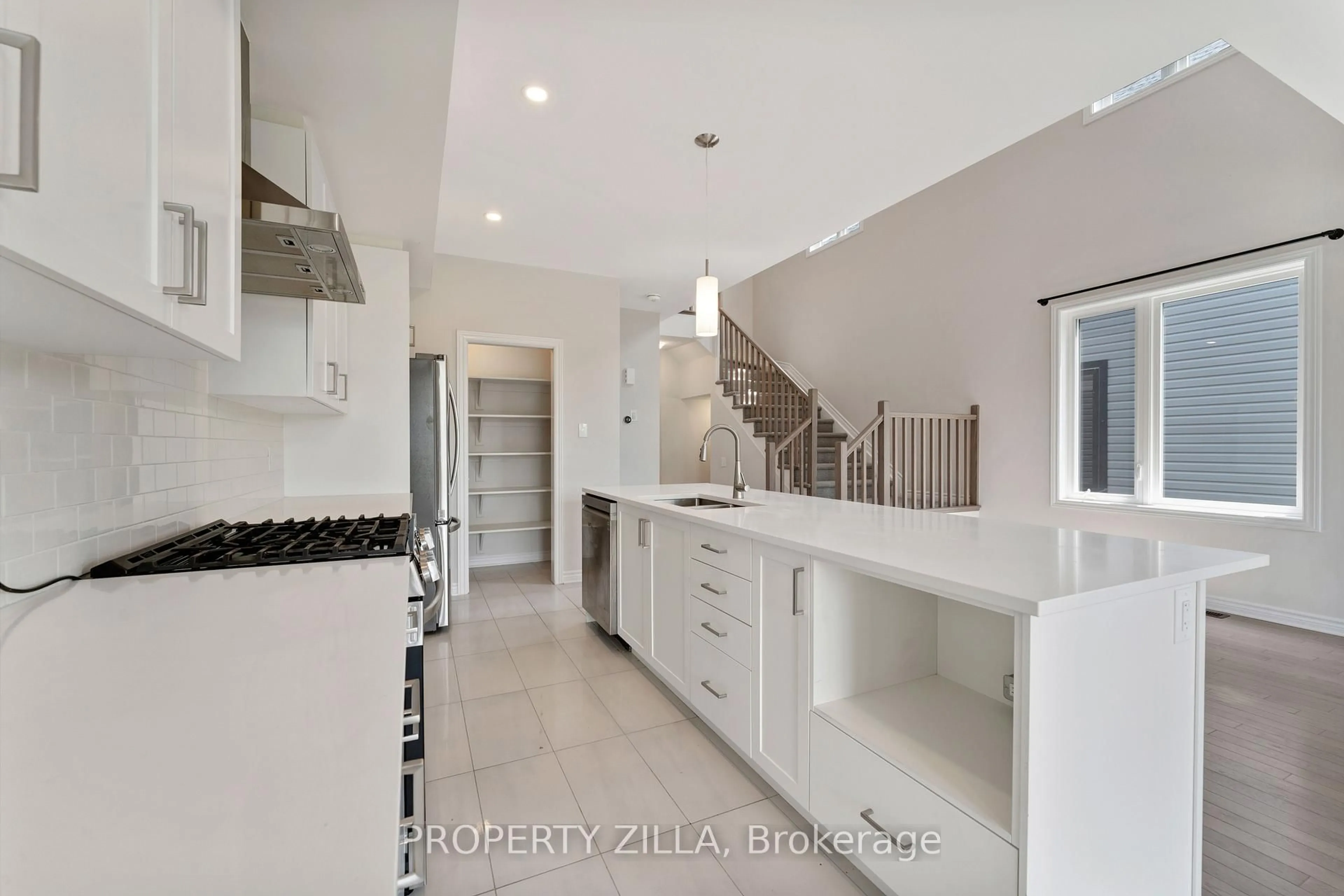 Open concept kitchen, ceramic/tile floor for 517 Enclave Lane, Clarence-Rockland Ontario K4K 1T2