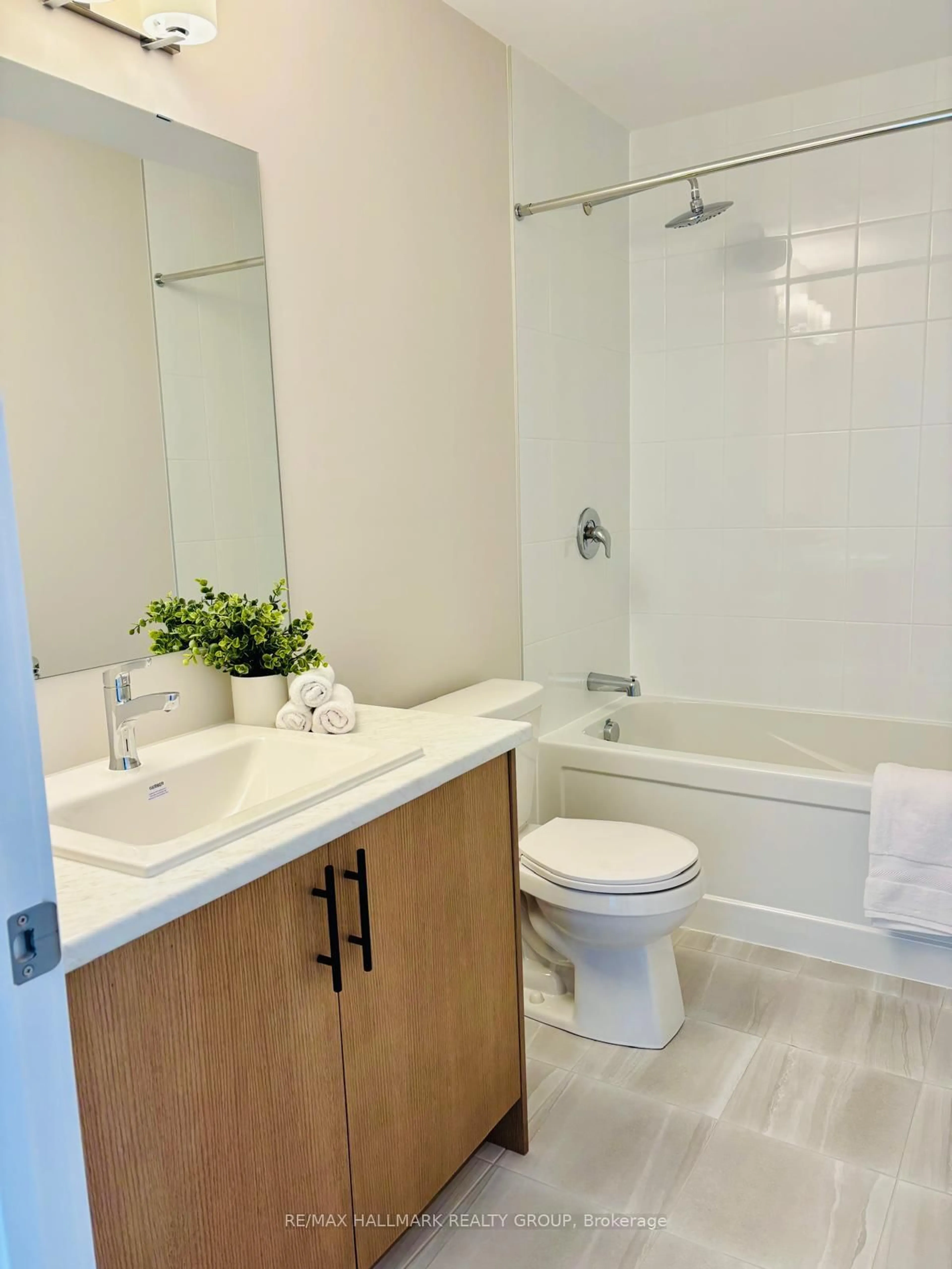 Standard bathroom, ceramic/tile floor for 170 Conservancy Dr, Nepean Ontario K2J 7L8