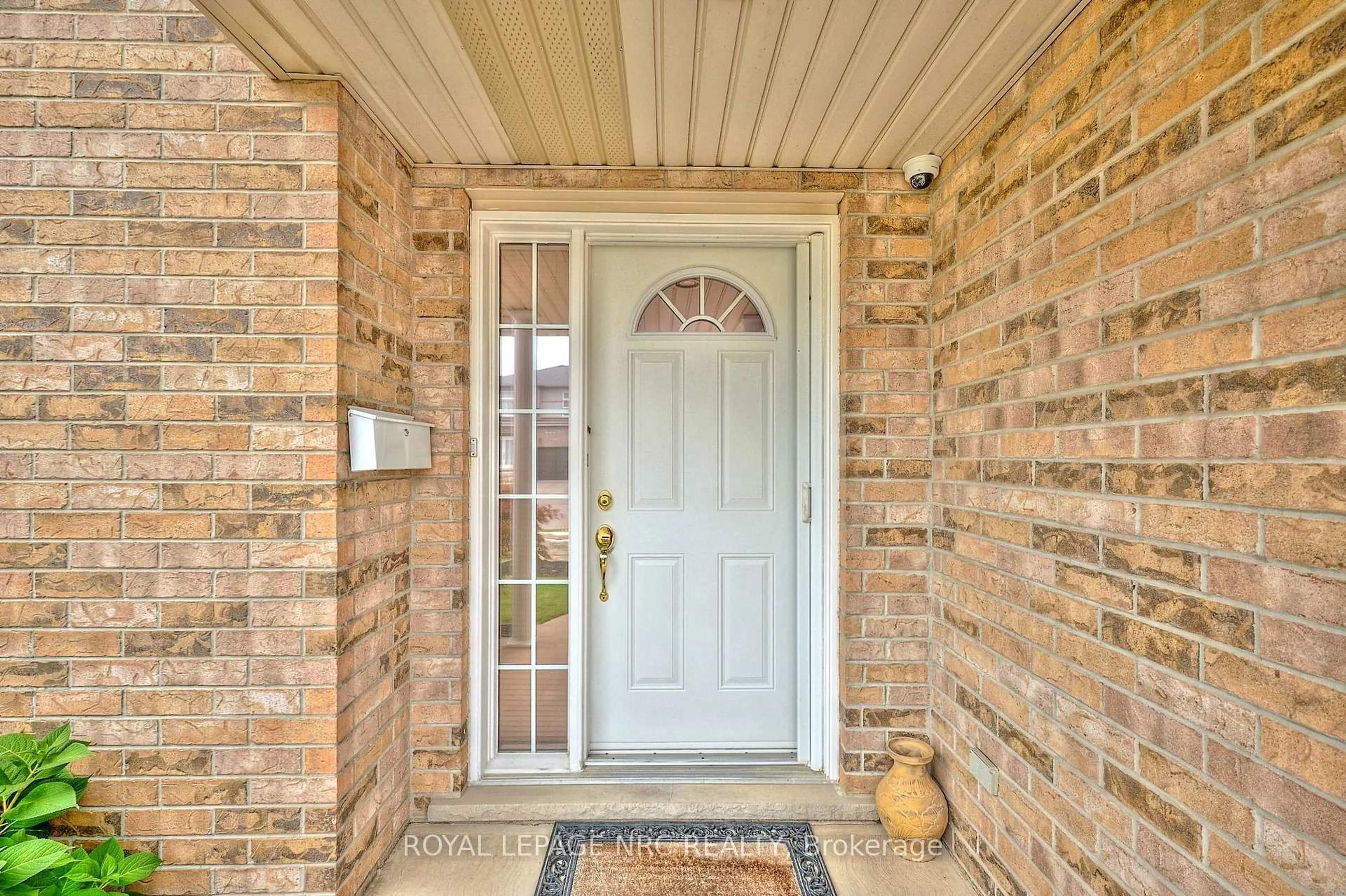 Indoor entryway for 8105 Citation Rd, Niagara Falls Ontario L2H 3H7
