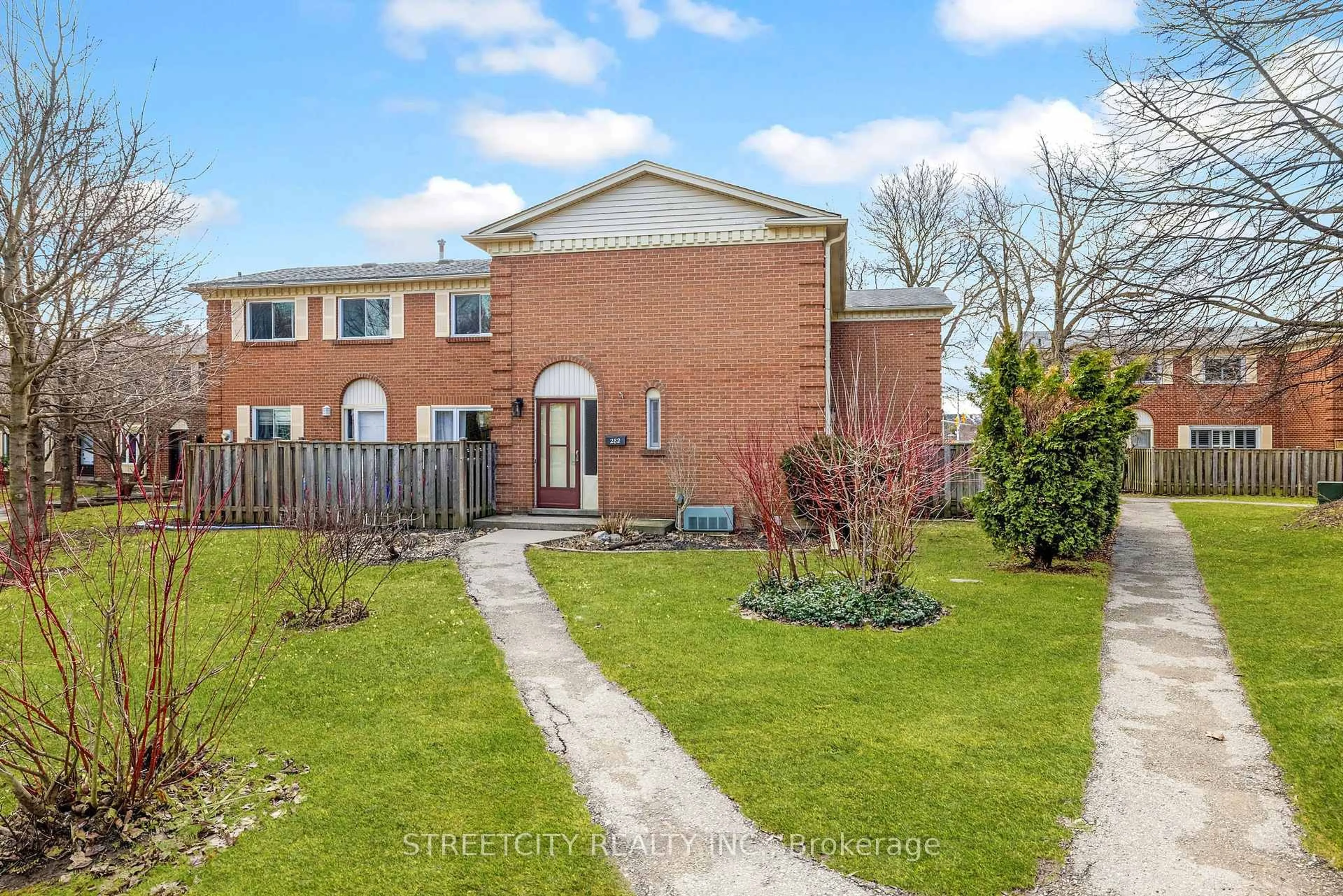 A pic from outside/outdoor area/front of a property/back of a property/a pic from drone, street for 282 HOMESTEAD Cres, London North Ontario N6G 2E5