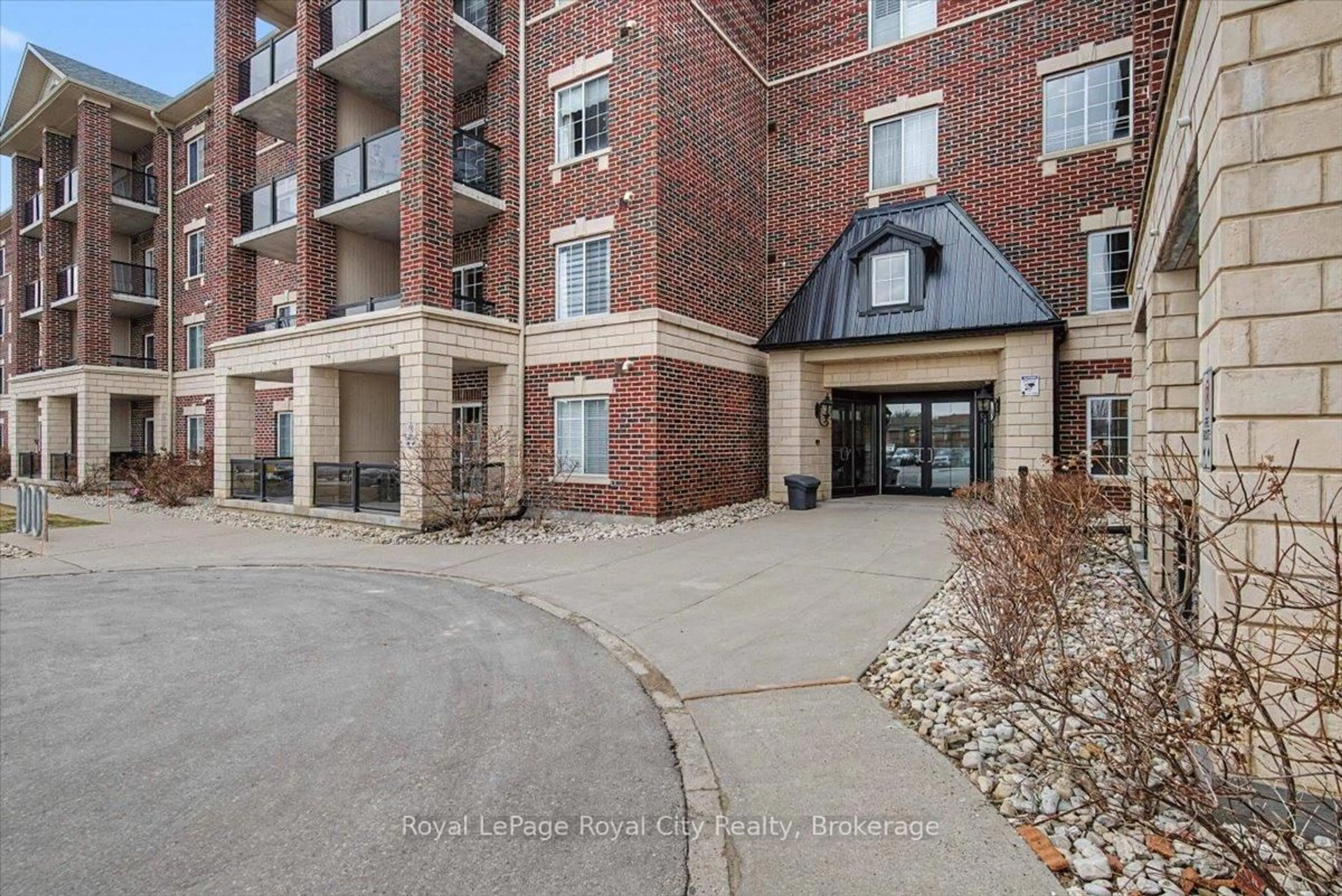 Indoor foyer for 308 Watson Pkwy #412, Guelph Ontario N1E 0G7