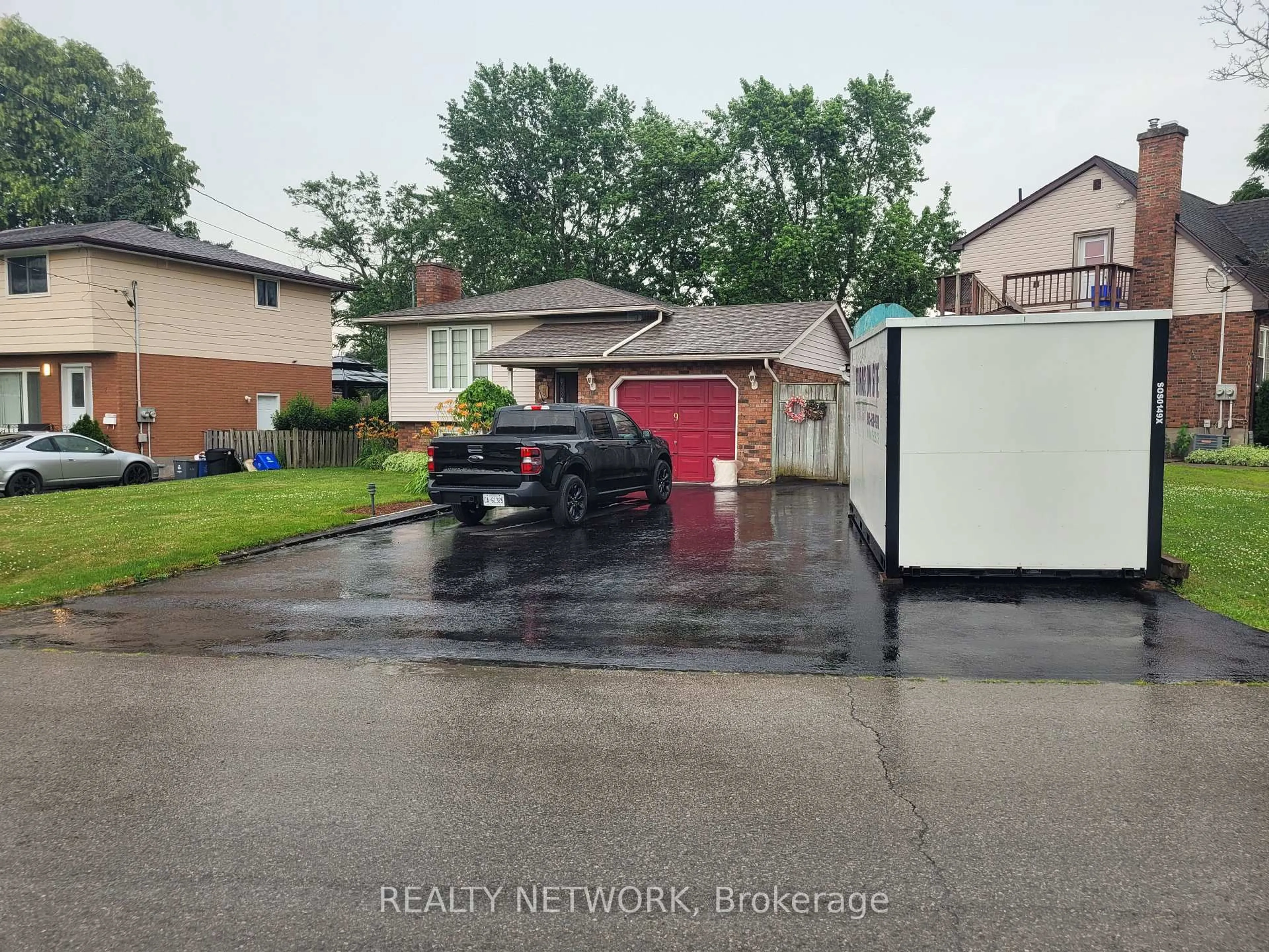 Unknown for 9 Valley Rd, St. Catharines Ontario L2S 1Y7