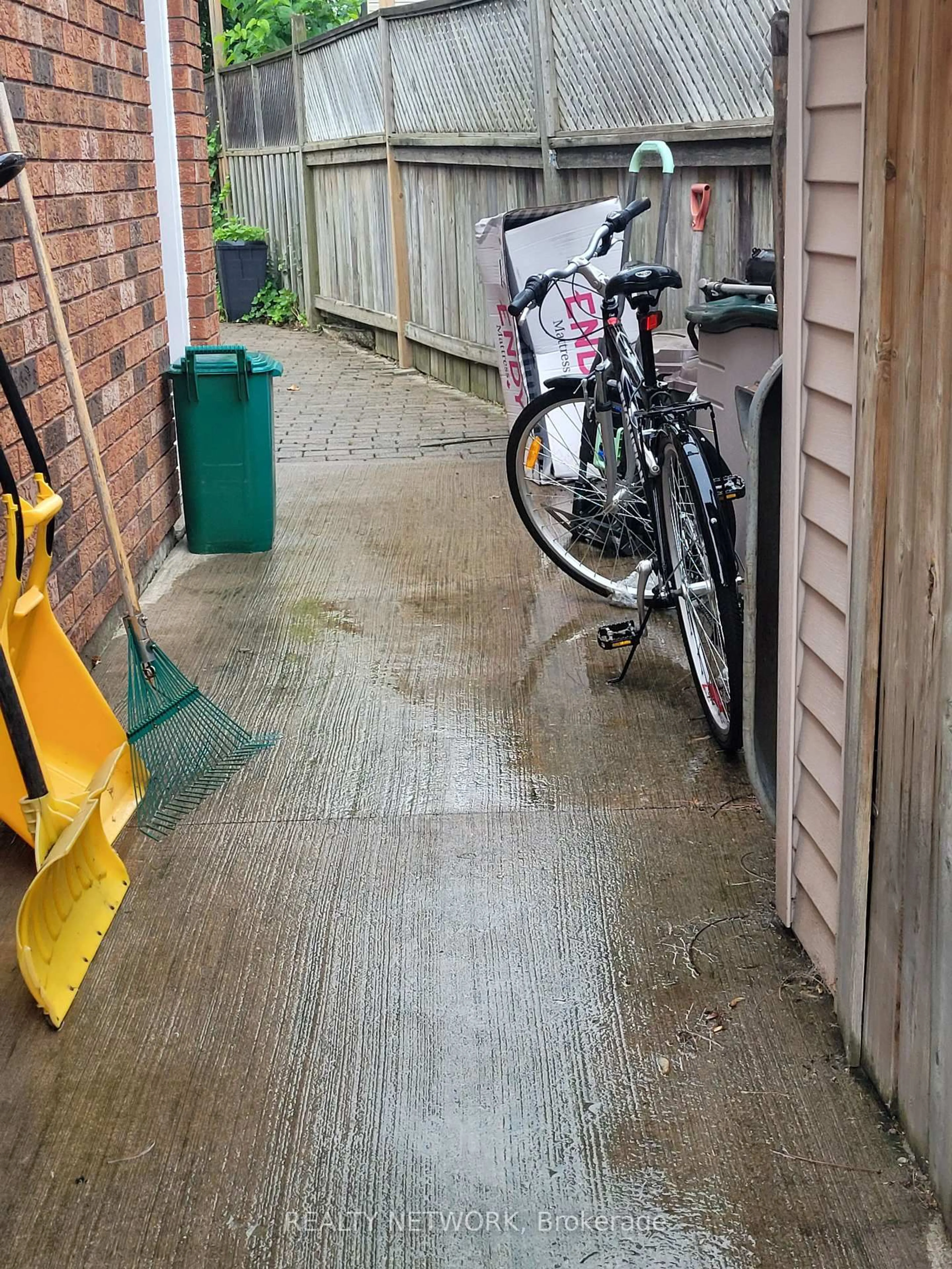 Unknown for 9 Valley Rd, St. Catharines Ontario L2S 1Y7