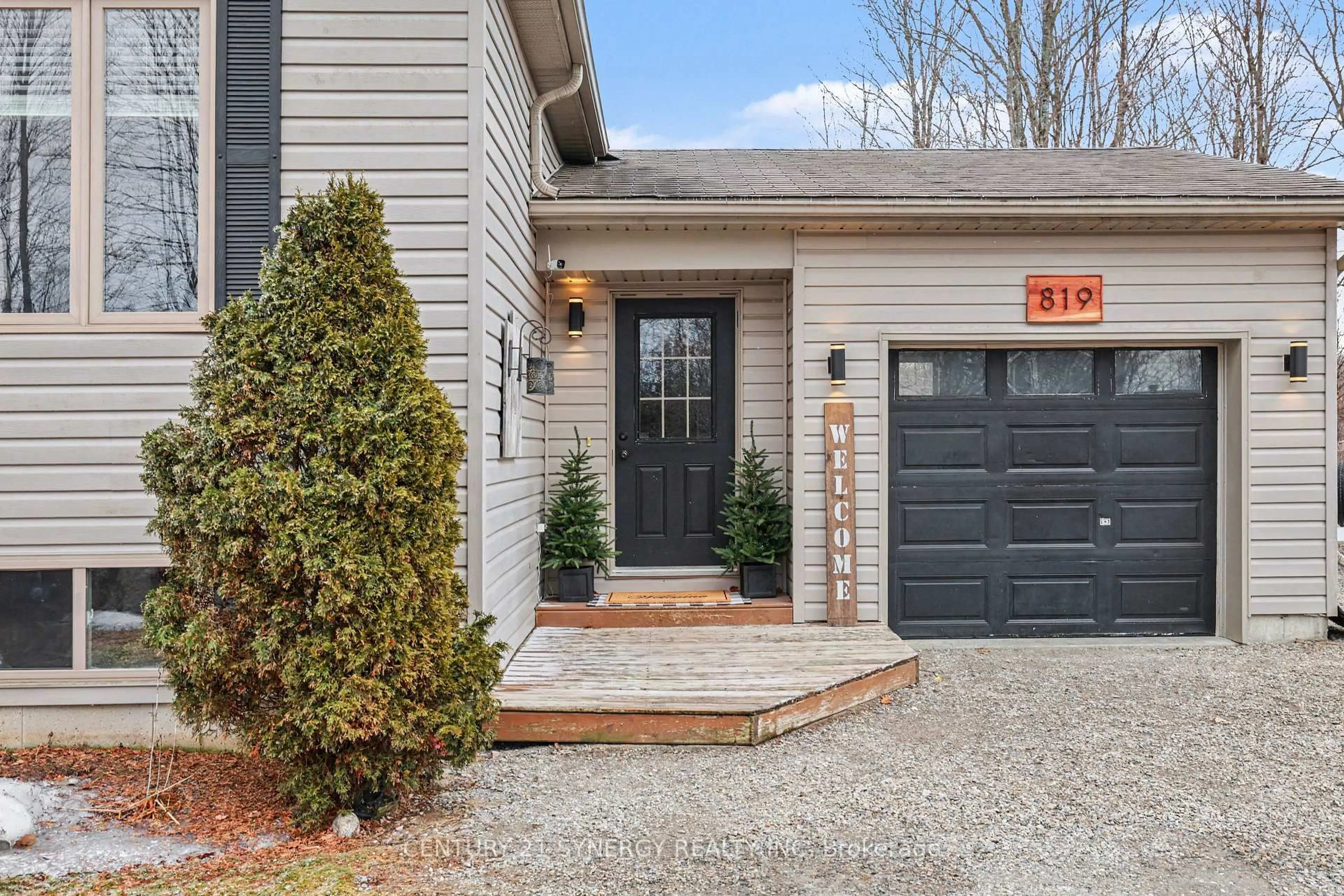 Home with brick exterior material, street for 819 MacPherson Rd, Smiths Falls Ontario K7A 4S4