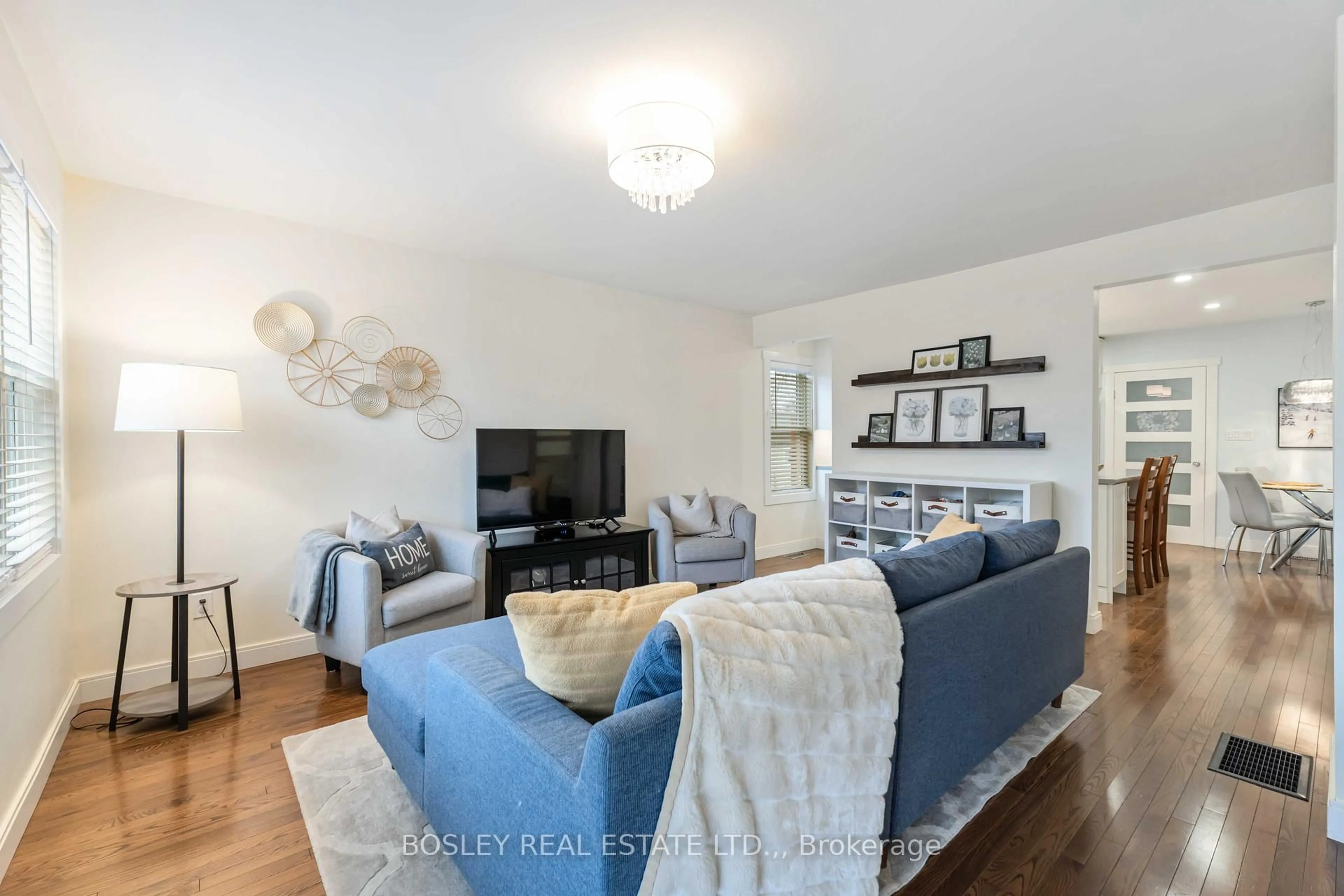 Living room with furniture, wood/laminate floor for 51 Merigold St, St. Catharines Ontario L2S 2N6