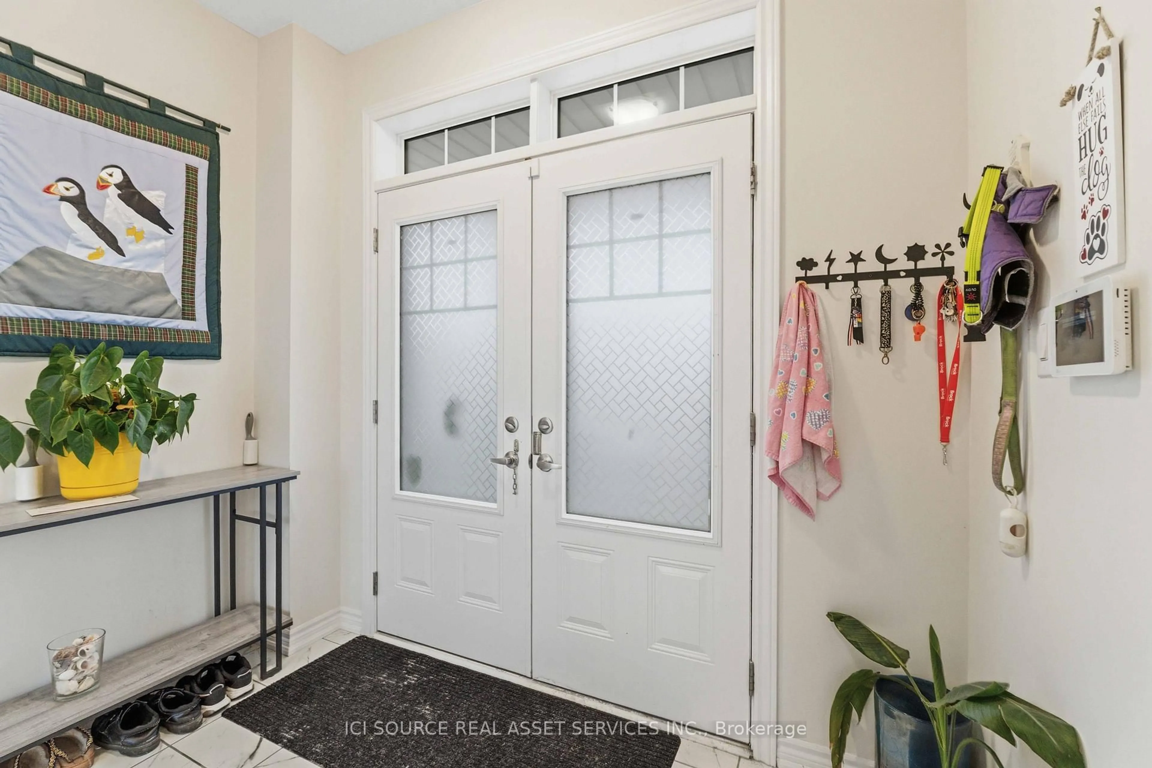 Indoor entryway for 82 Rainbow Dr, Haldimand Ontario N3W 0G3