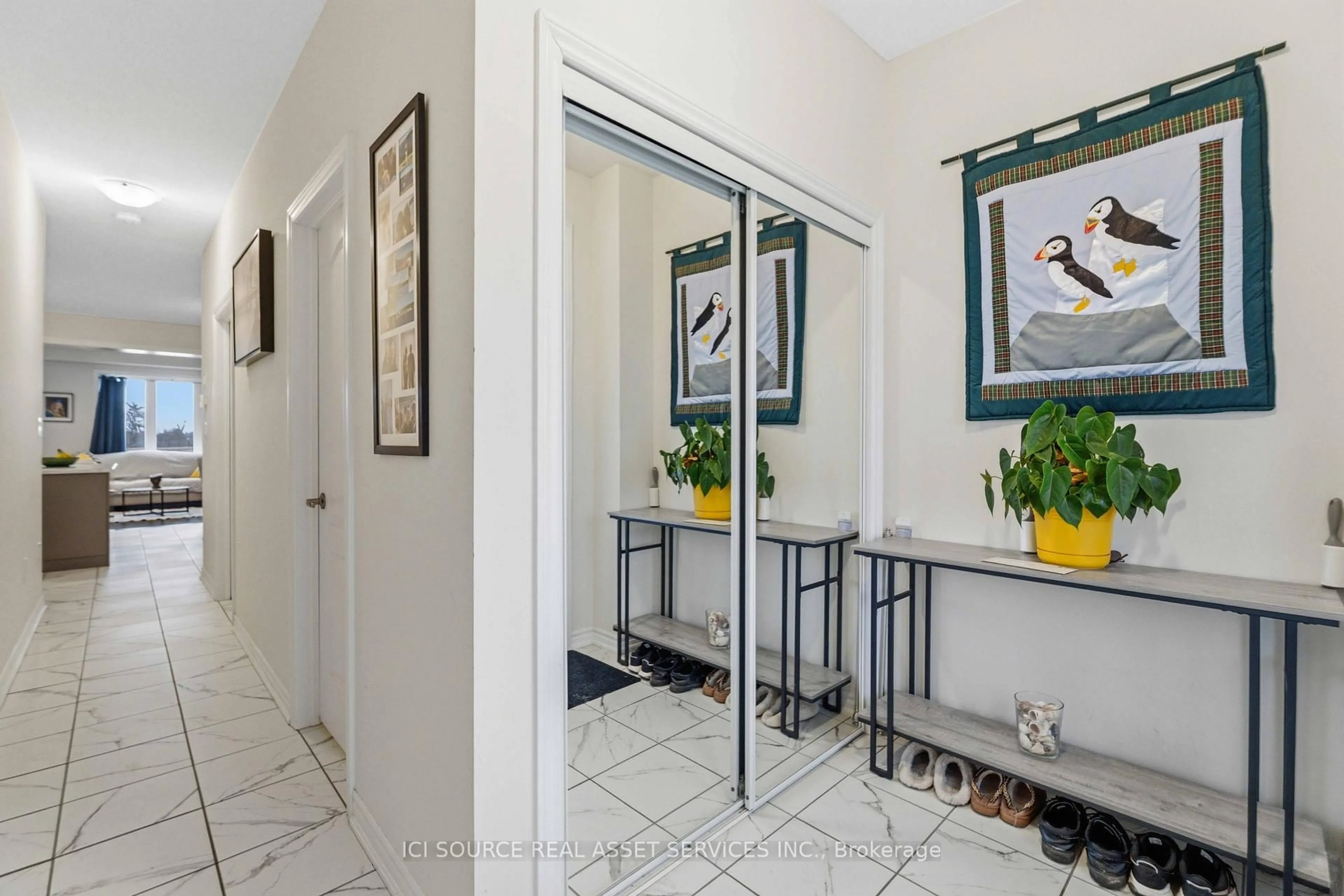 Indoor entryway for 82 Rainbow Dr, Haldimand Ontario N3W 0G3