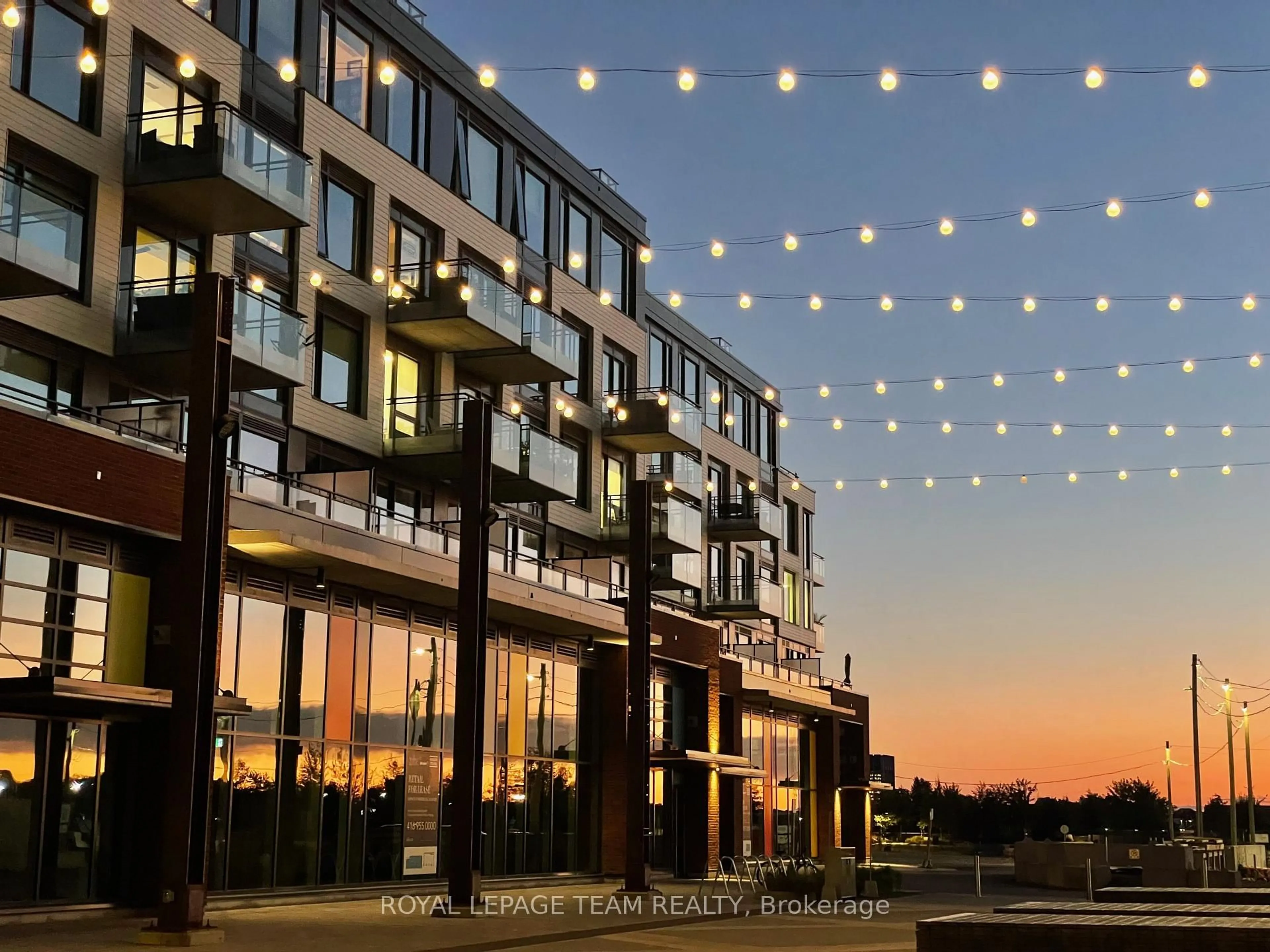 Patio, building for 320 Miwate Private #412, Ottawa Ontario K1R 0E1