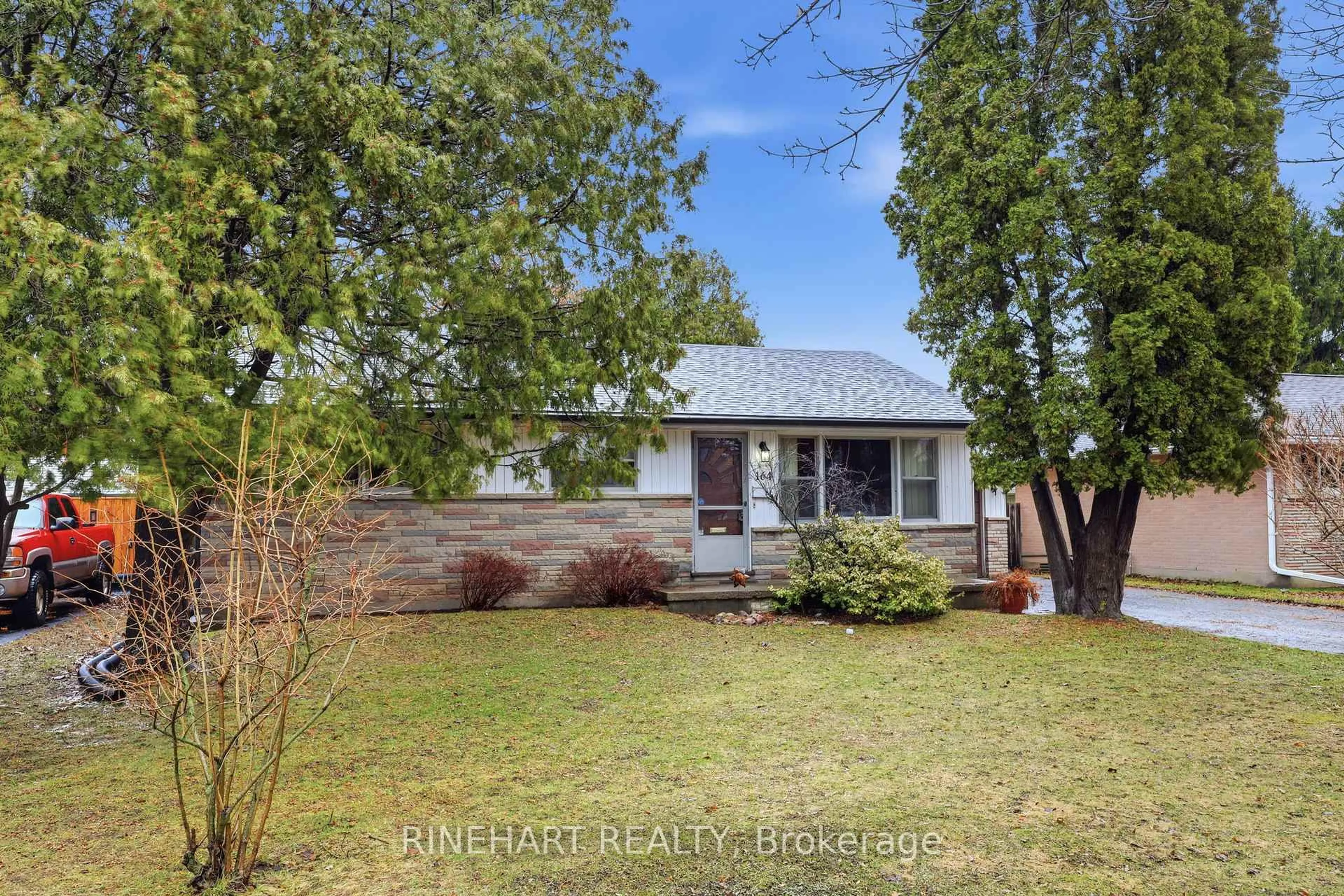 A pic from outside/outdoor area/front of a property/back of a property/a pic from drone, street for 164 Bancroft Rd, London East Ontario N5V 1C7