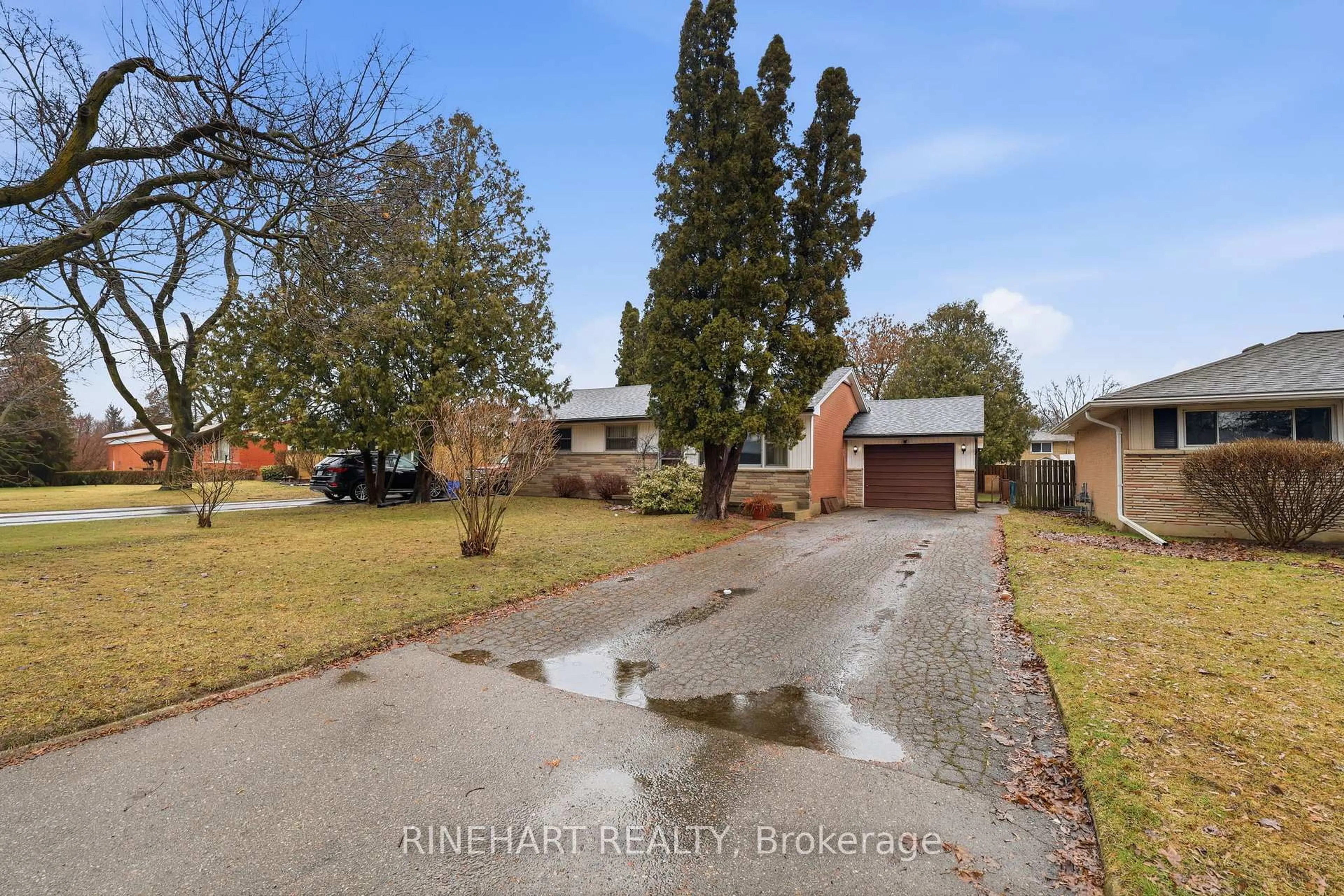 A pic from outside/outdoor area/front of a property/back of a property/a pic from drone, street for 164 Bancroft Rd, London East Ontario N5V 1C7