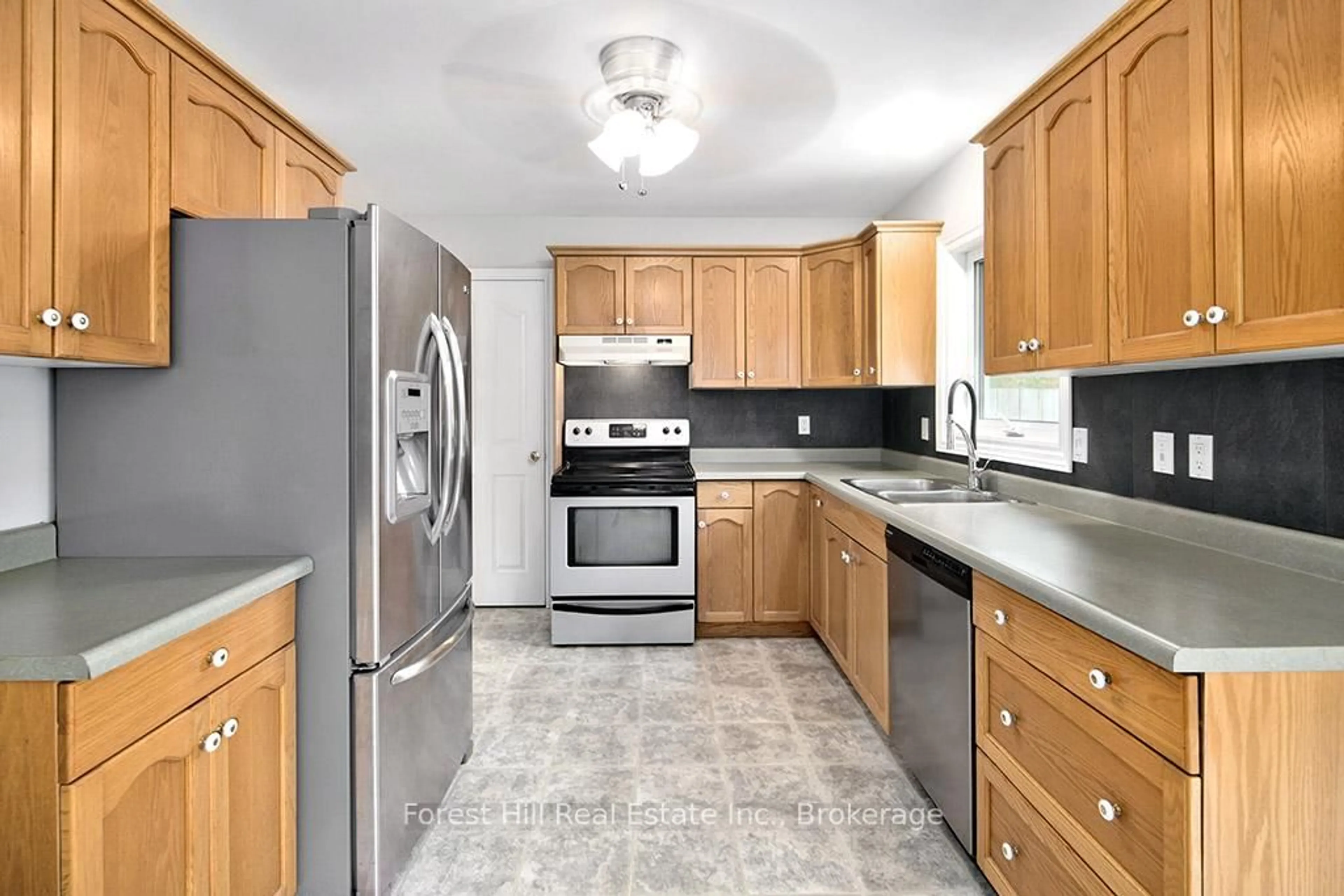 Standard kitchen, ceramic/tile floor for 504097 Grey Road 12, West Grey Ontario N0C 1H0