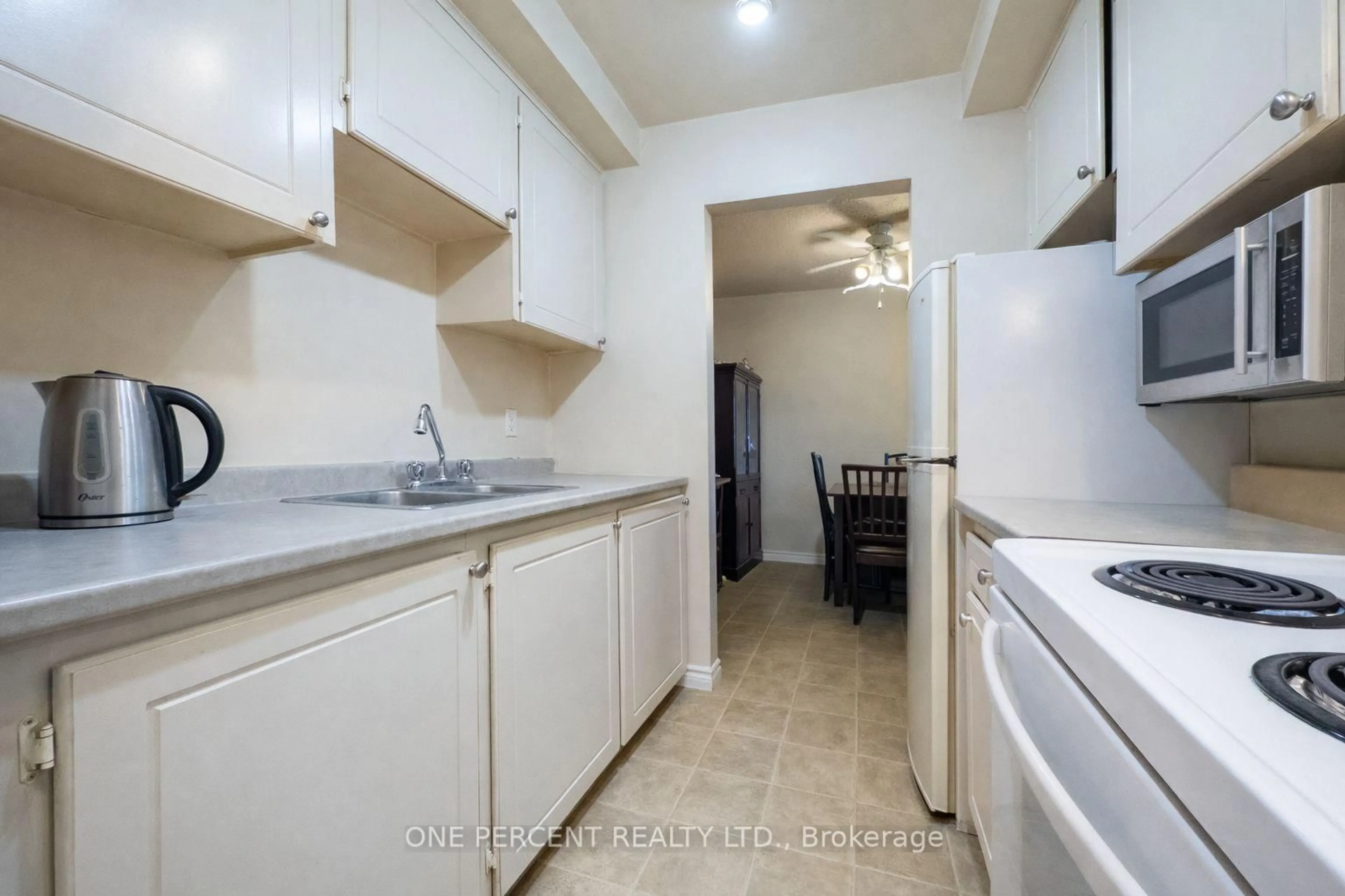 Standard kitchen, unknown for 25 COLLEGE St #206, Belleville Ontario K8P 3A3