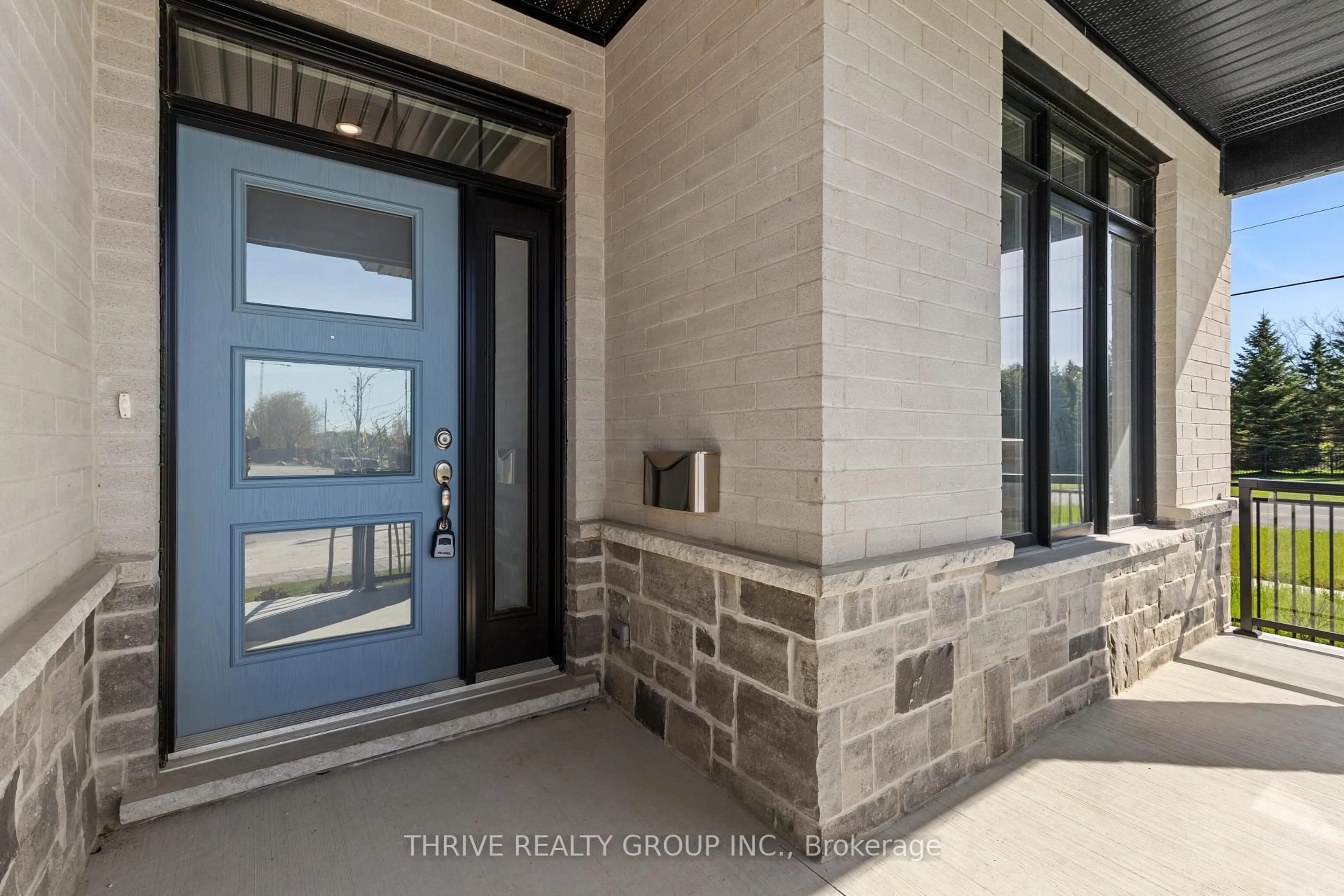 Indoor entryway for 1061 Eagletrace Dr #1, London North Ontario N6G 0T3