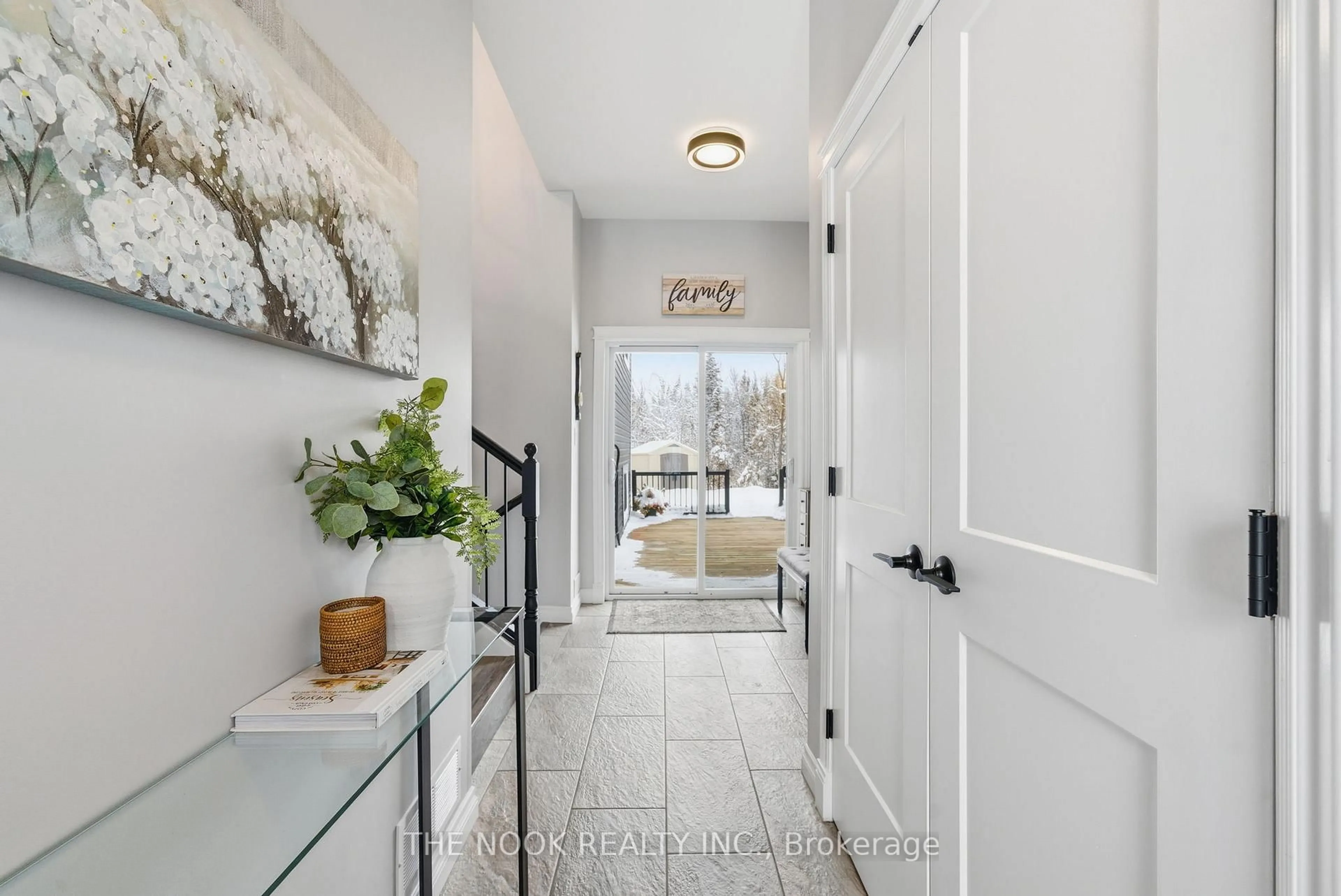 Indoor entryway for 1040 Yankee Line, Selwyn Ontario K0L 1T0