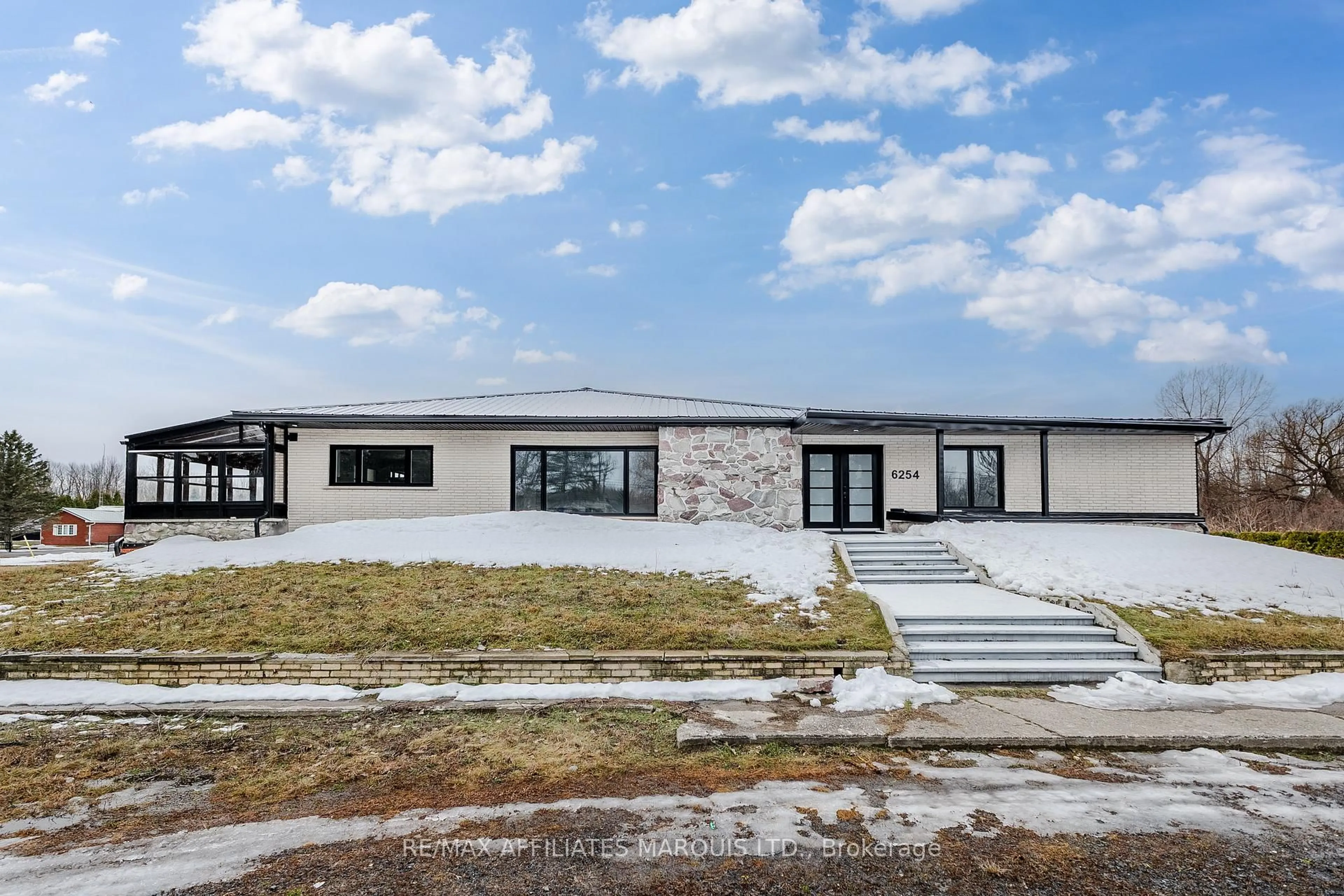 Unknown for 6254 Poplar St, South Glengarry Ontario K0C 1E0