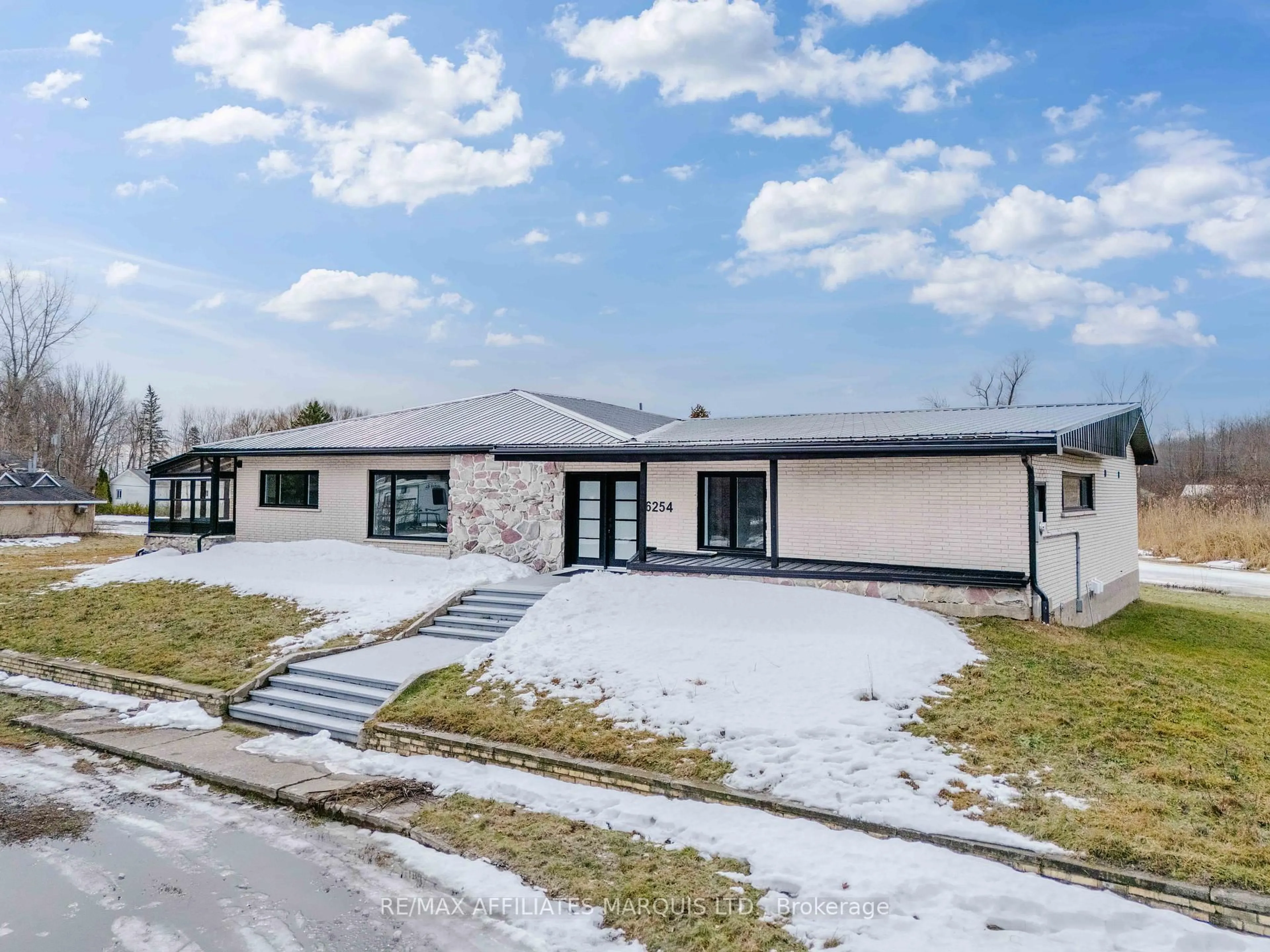 Unknown for 6254 Poplar St, South Glengarry Ontario K0C 1E0