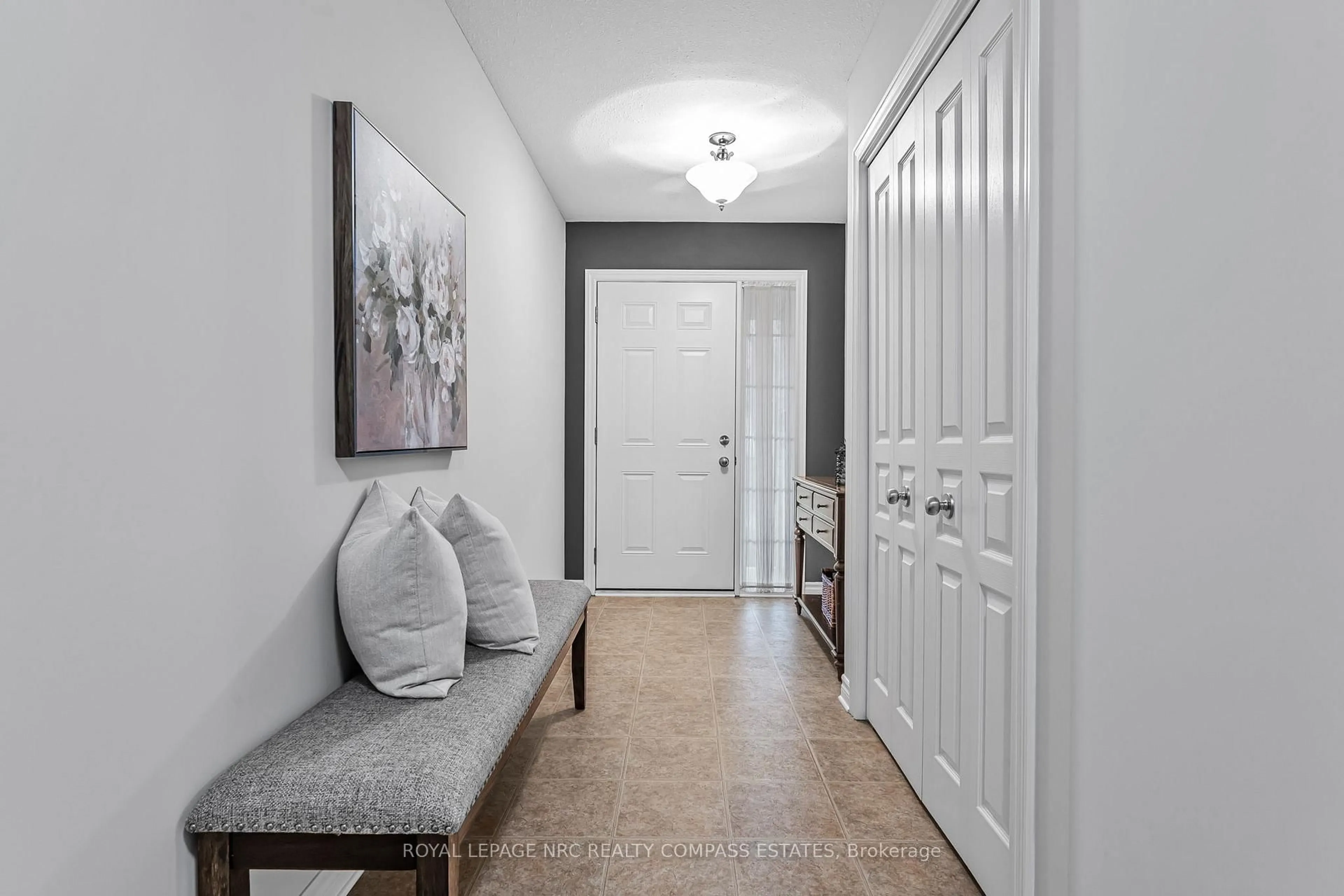 Indoor entryway for 605 Welland Ave #48, St. Catharines Ontario L2M 7Z7