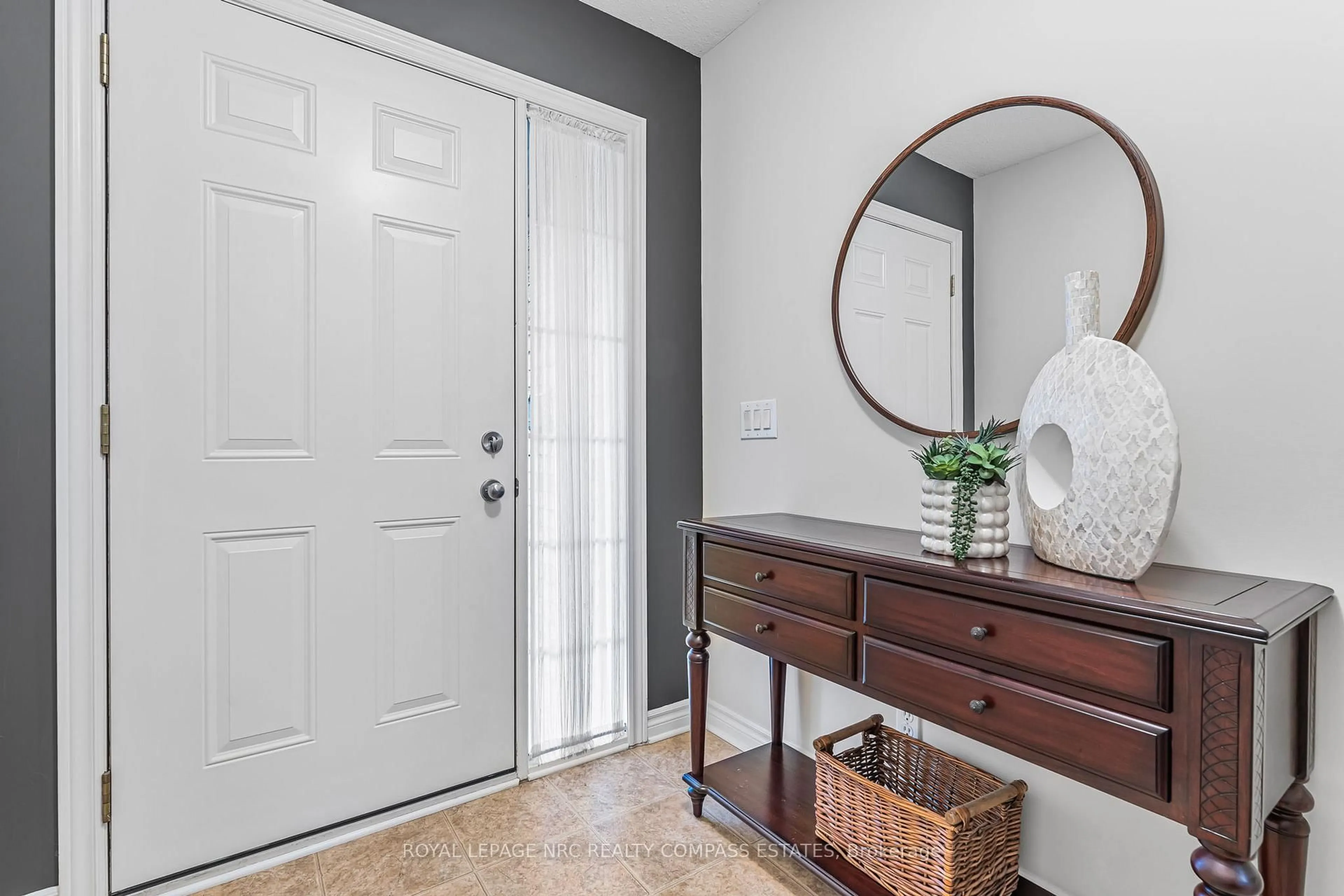 Indoor entryway for 605 Welland Ave #48, St. Catharines Ontario L2M 7Z7