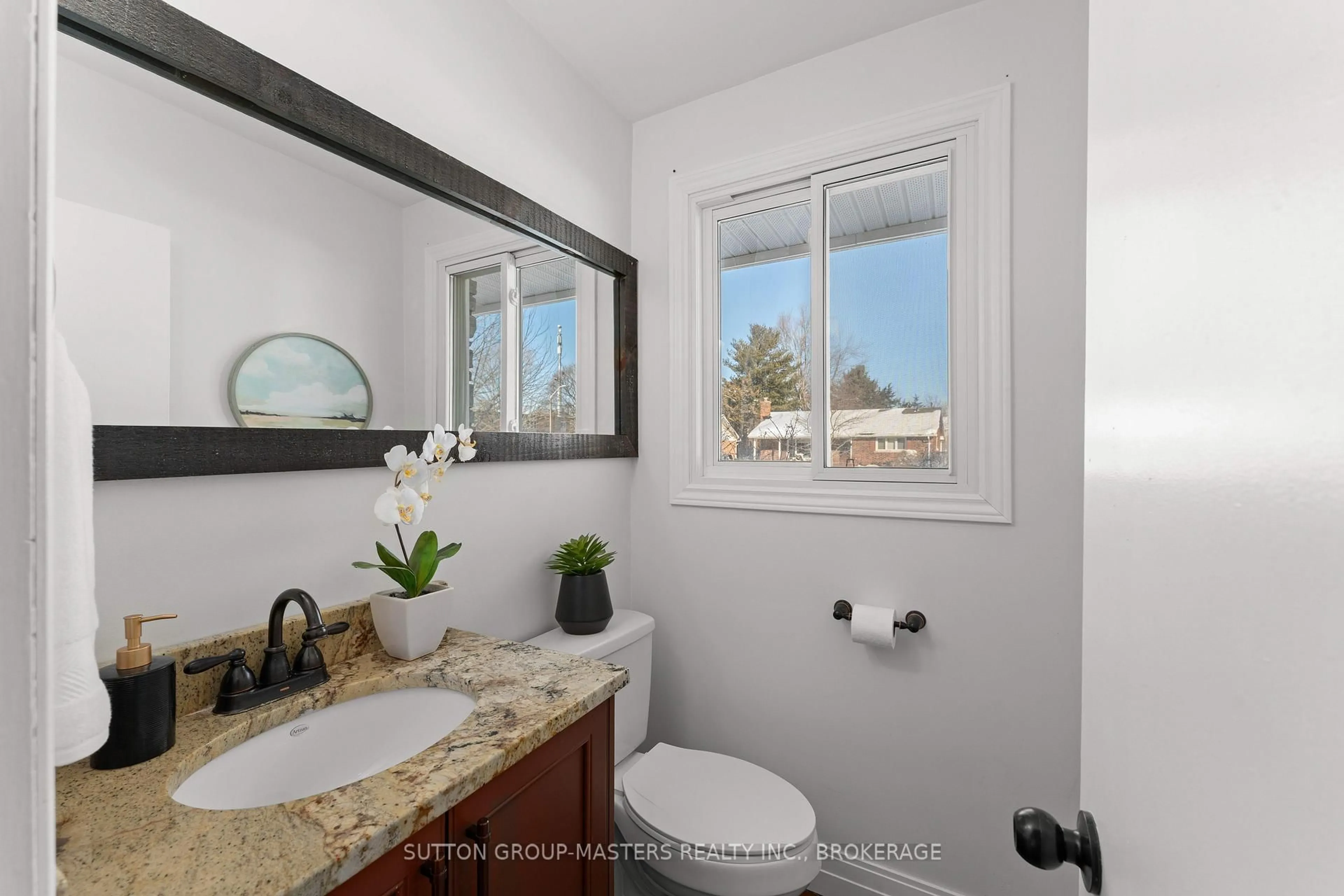 Standard bathroom, ceramic/tile floor for 58 Cliff Cres, Kingston Ontario K7M 1A8