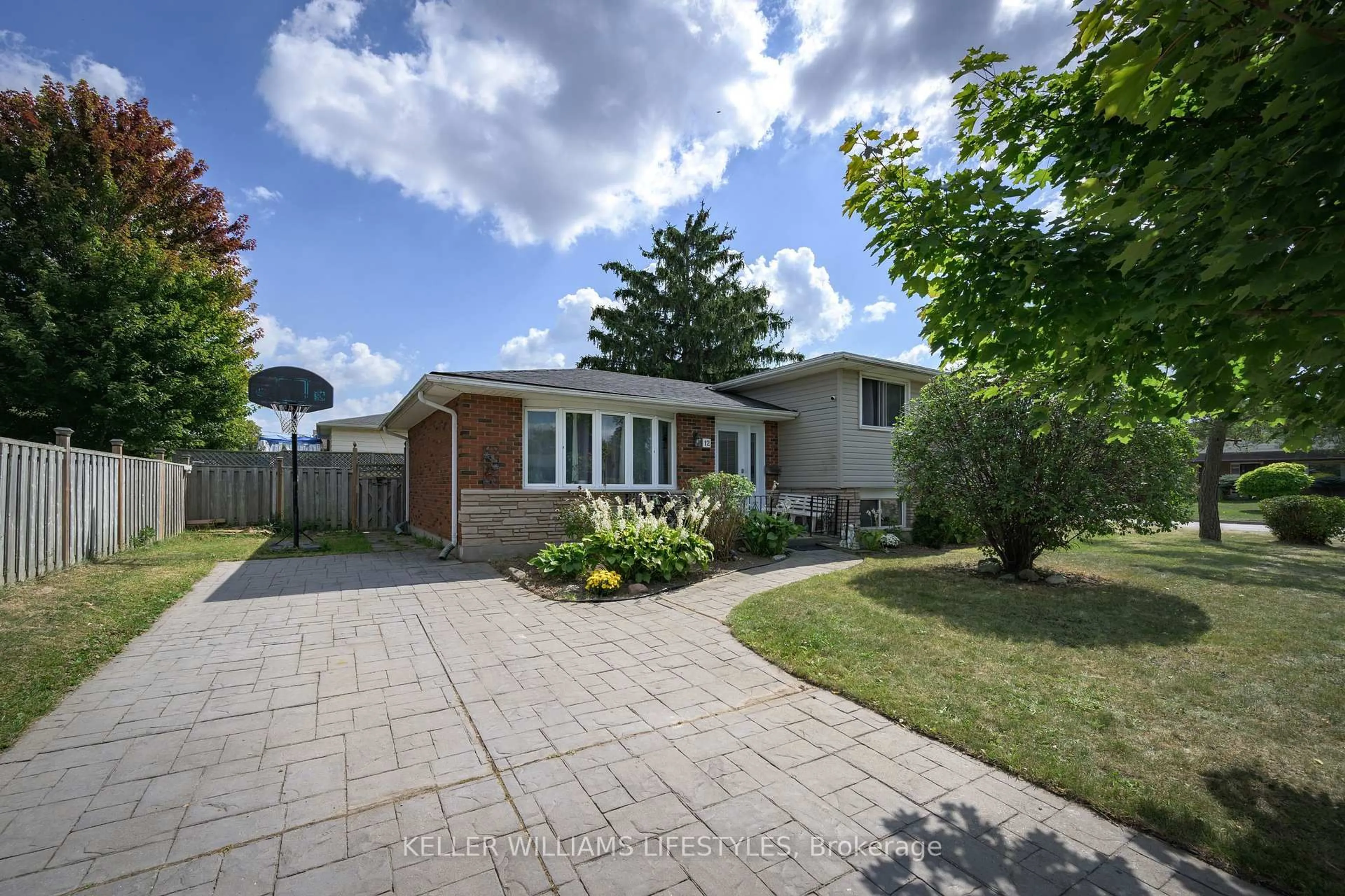 A pic from outside/outdoor area/front of a property/back of a property/a pic from drone, street for 12 Stirling Cres, St. Thomas Ontario N5P 3R3