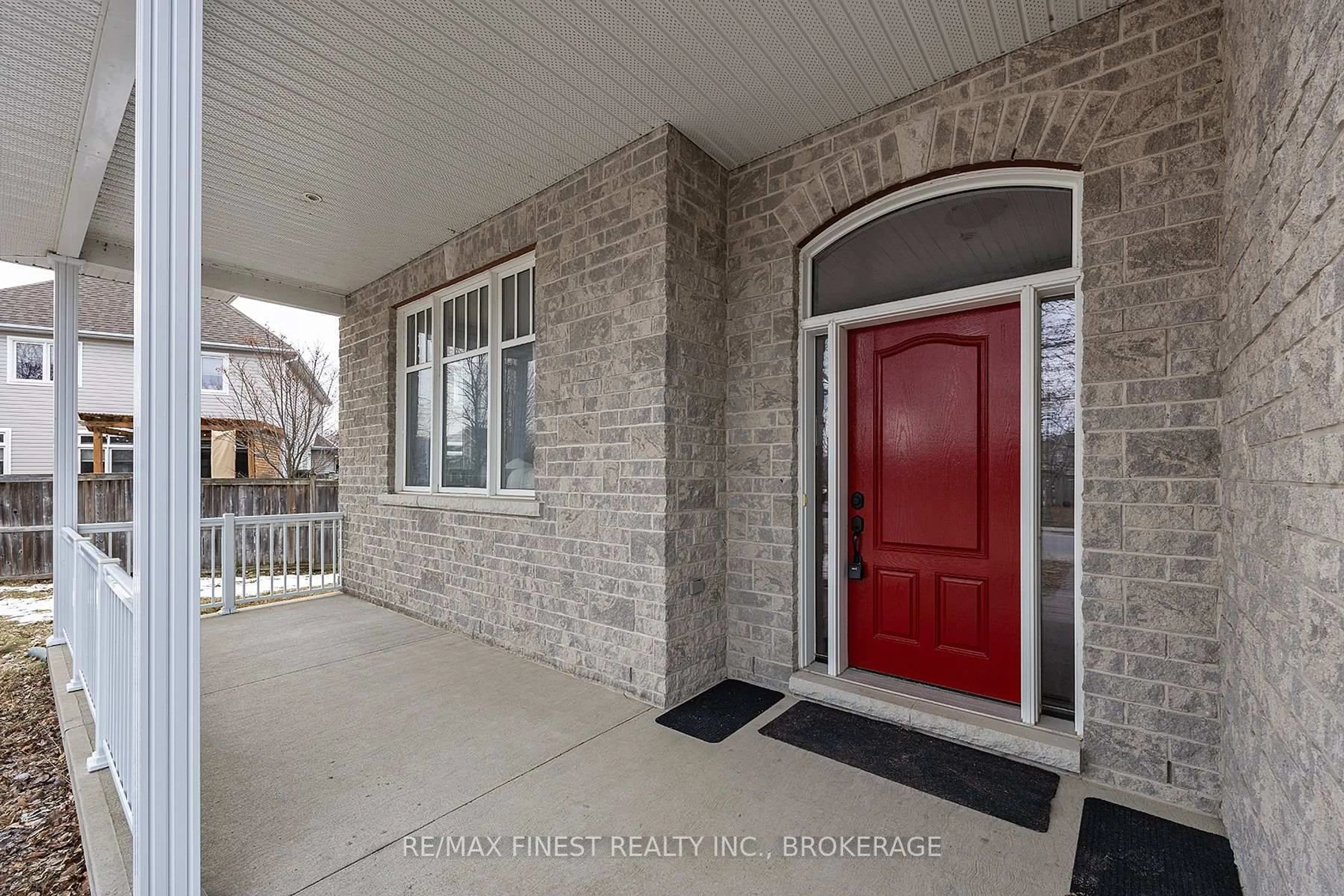 Indoor entryway for 513 McCallum St, Kingston Ontario K7K 0B2