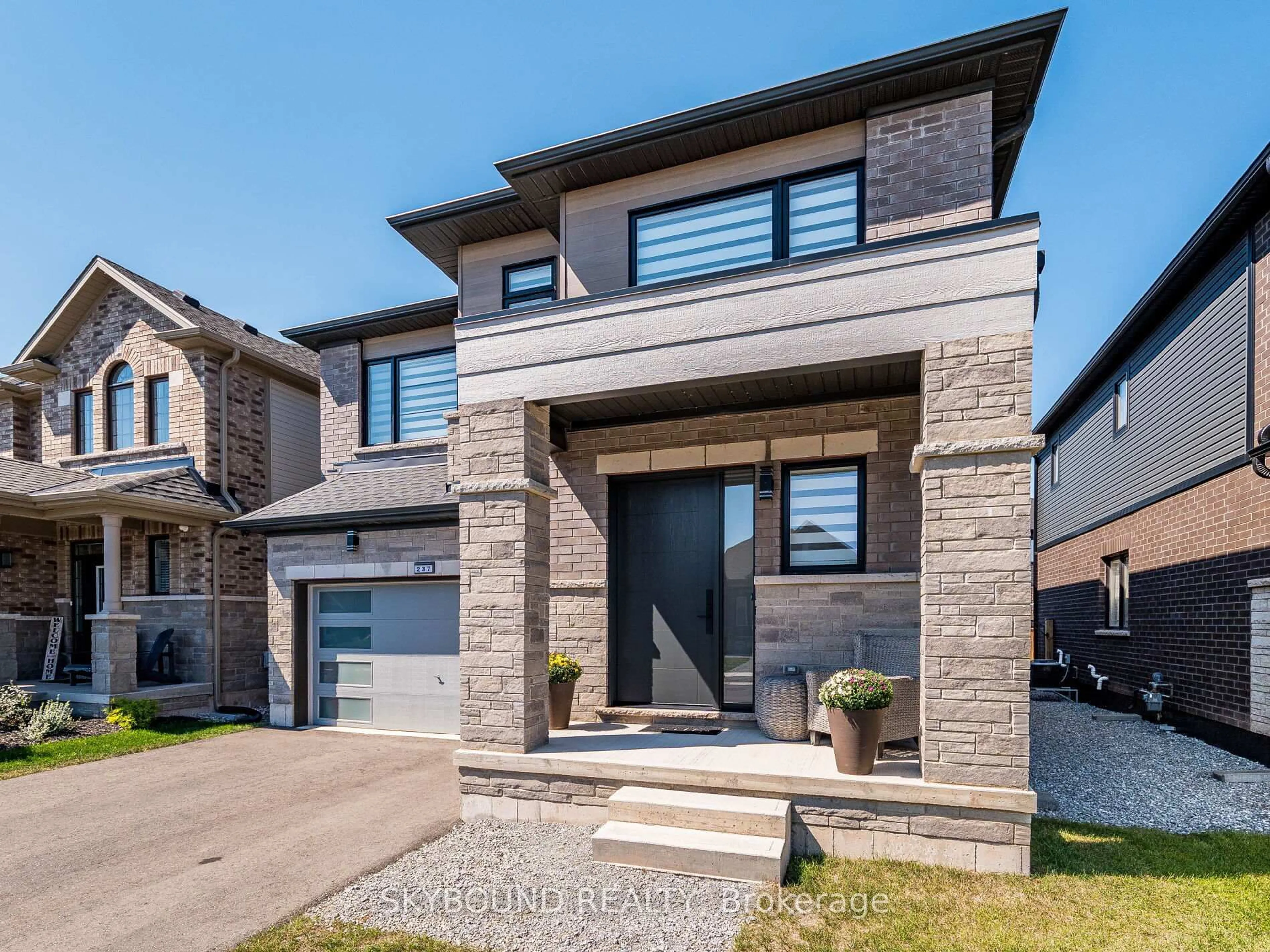 Home with brick exterior material, street for 237 Shoreview Dr, Welland Ontario L3B 0H3