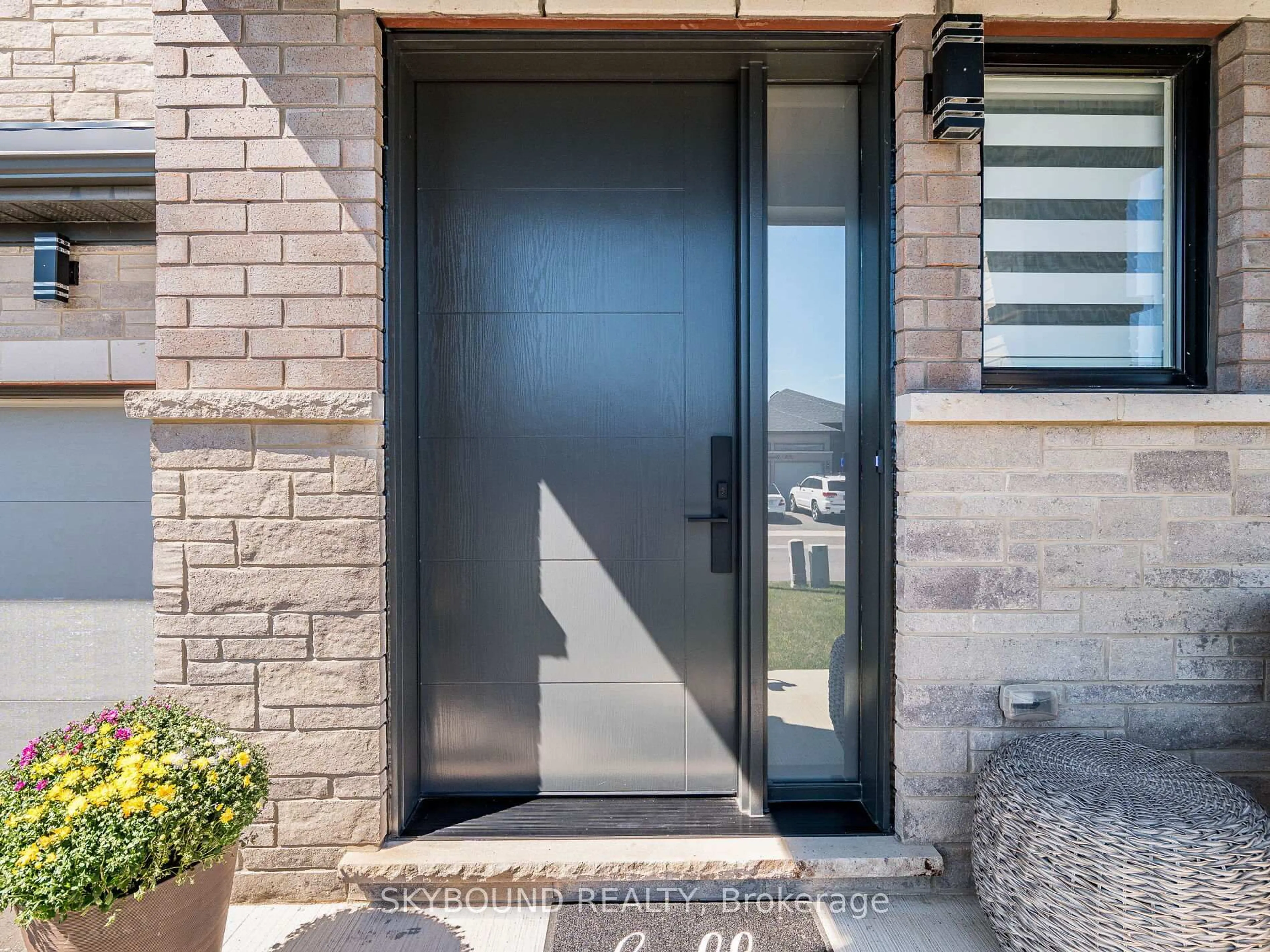 Indoor entryway for 237 Shoreview Dr, Welland Ontario L3B 0H3