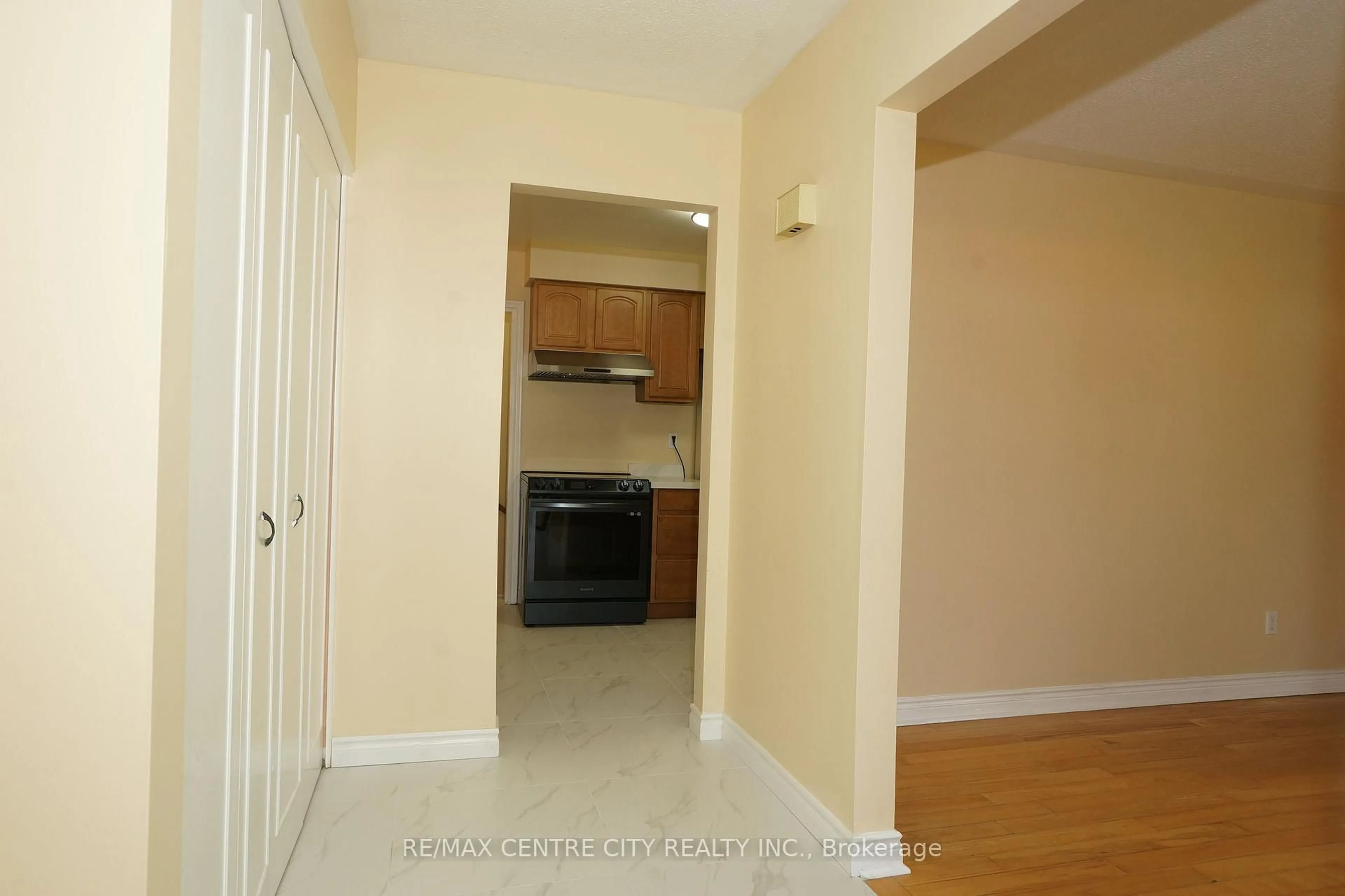 A pic of a room for 136 Concord Cres, London North Ontario N6G 3H7