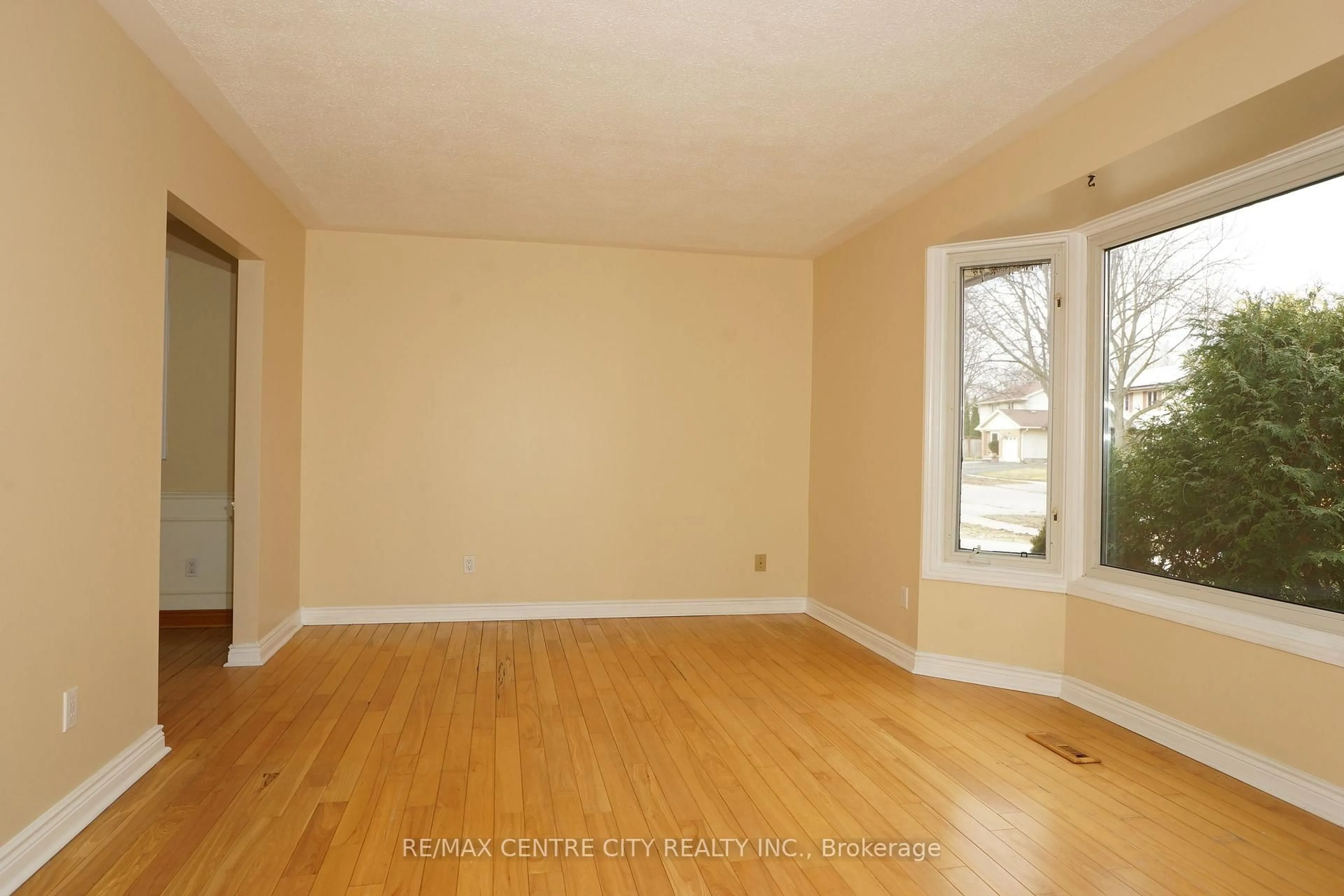 A pic of a room for 136 Concord Cres, London North Ontario N6G 3H7