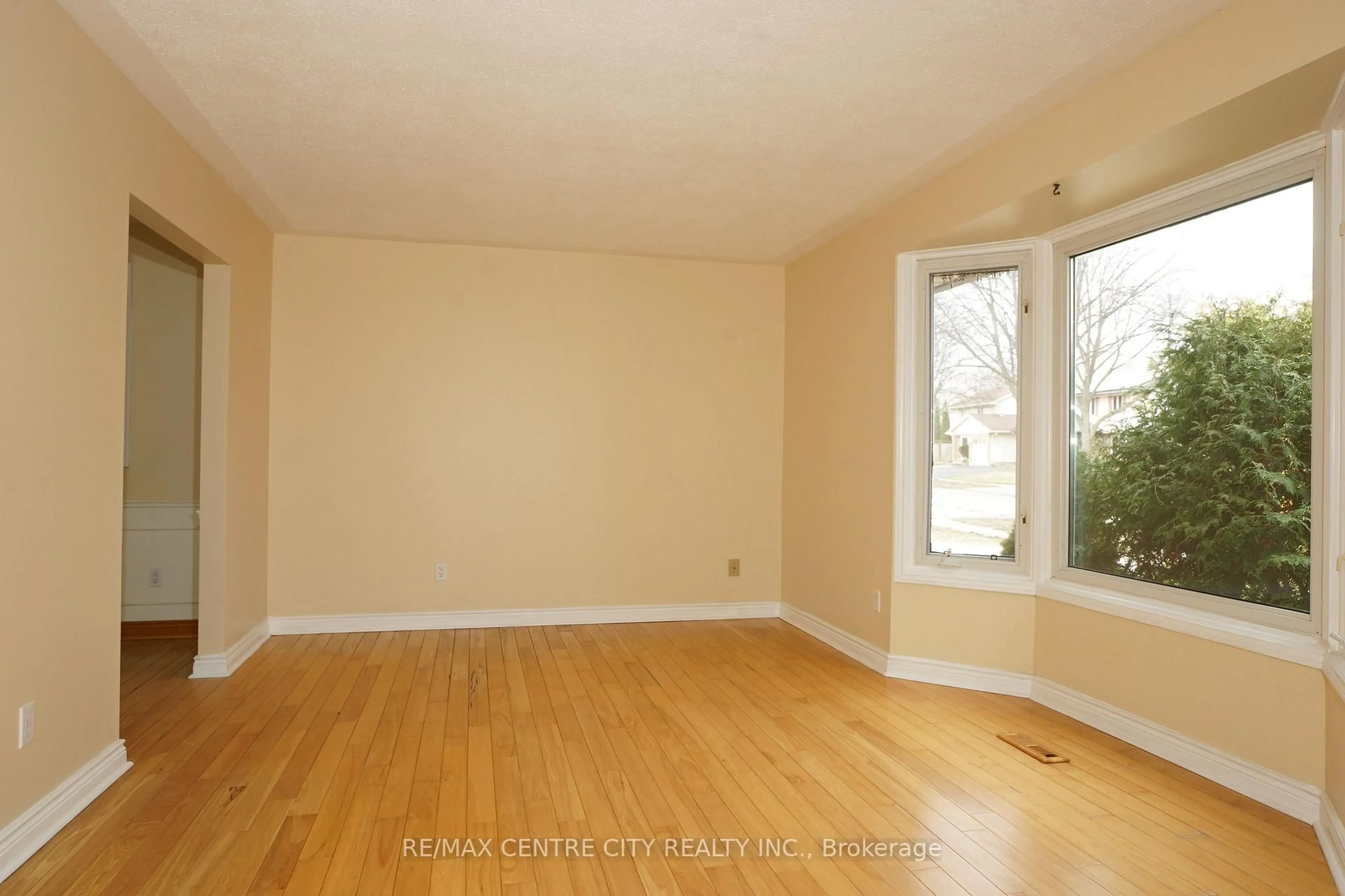 A pic of a room for 136 Concord Cres, London North Ontario N6G 3H7