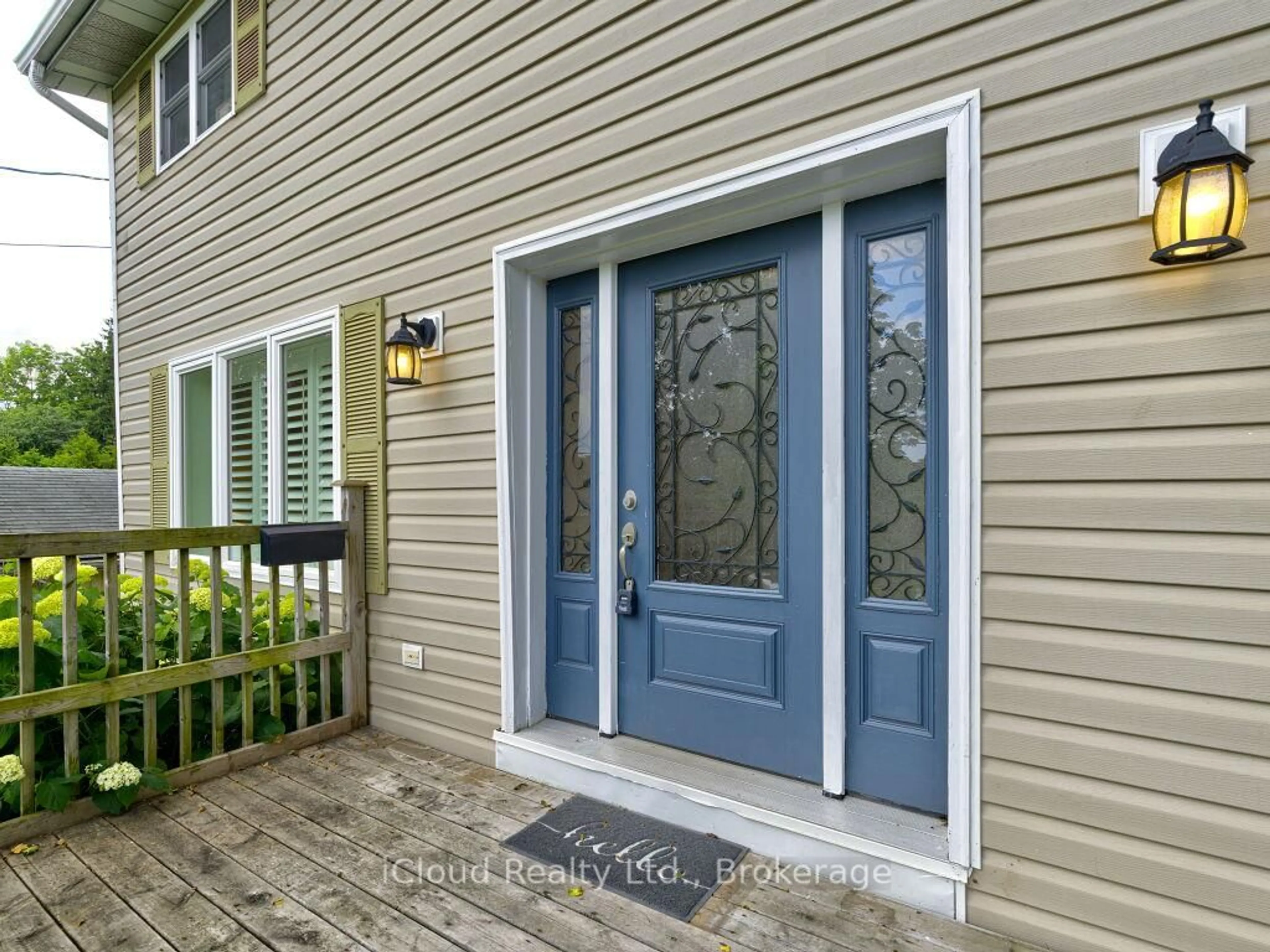 Indoor entryway for 3 Nicol St, Hamilton Ontario L9H 5L6