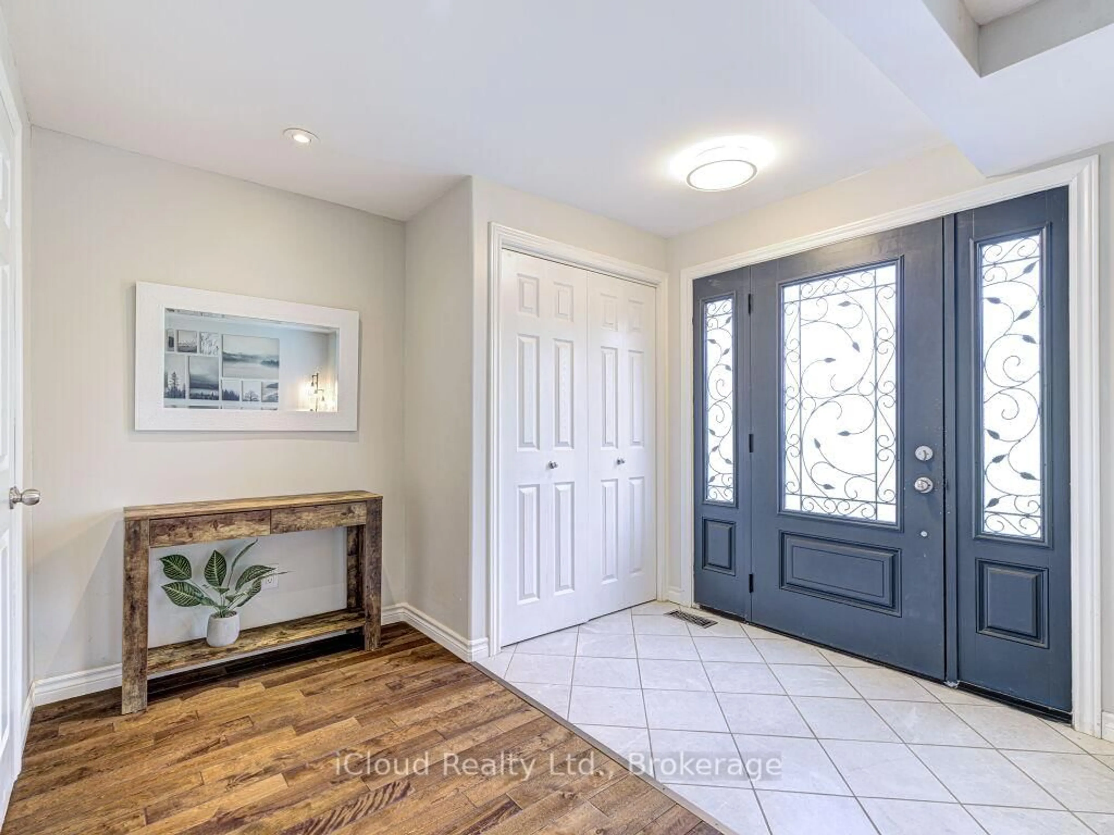 Indoor entryway for 3 Nicol St, Hamilton Ontario L9H 5L6